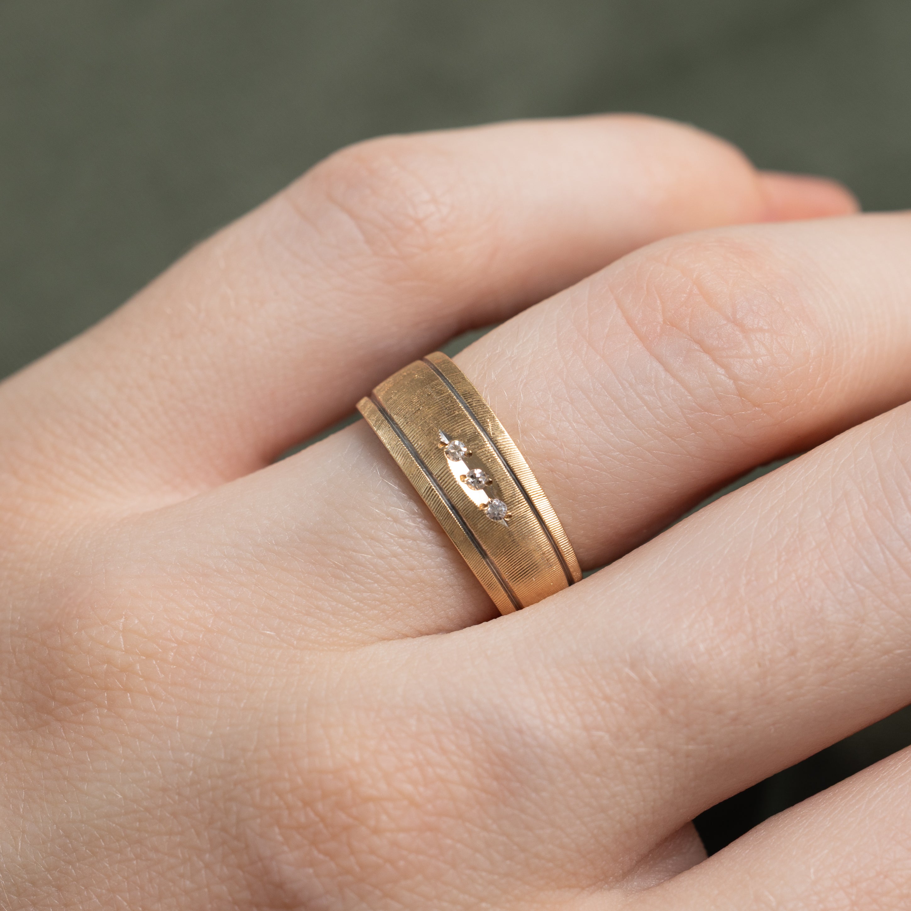 Three Stone Diamond Textured Band | SZ 4.75