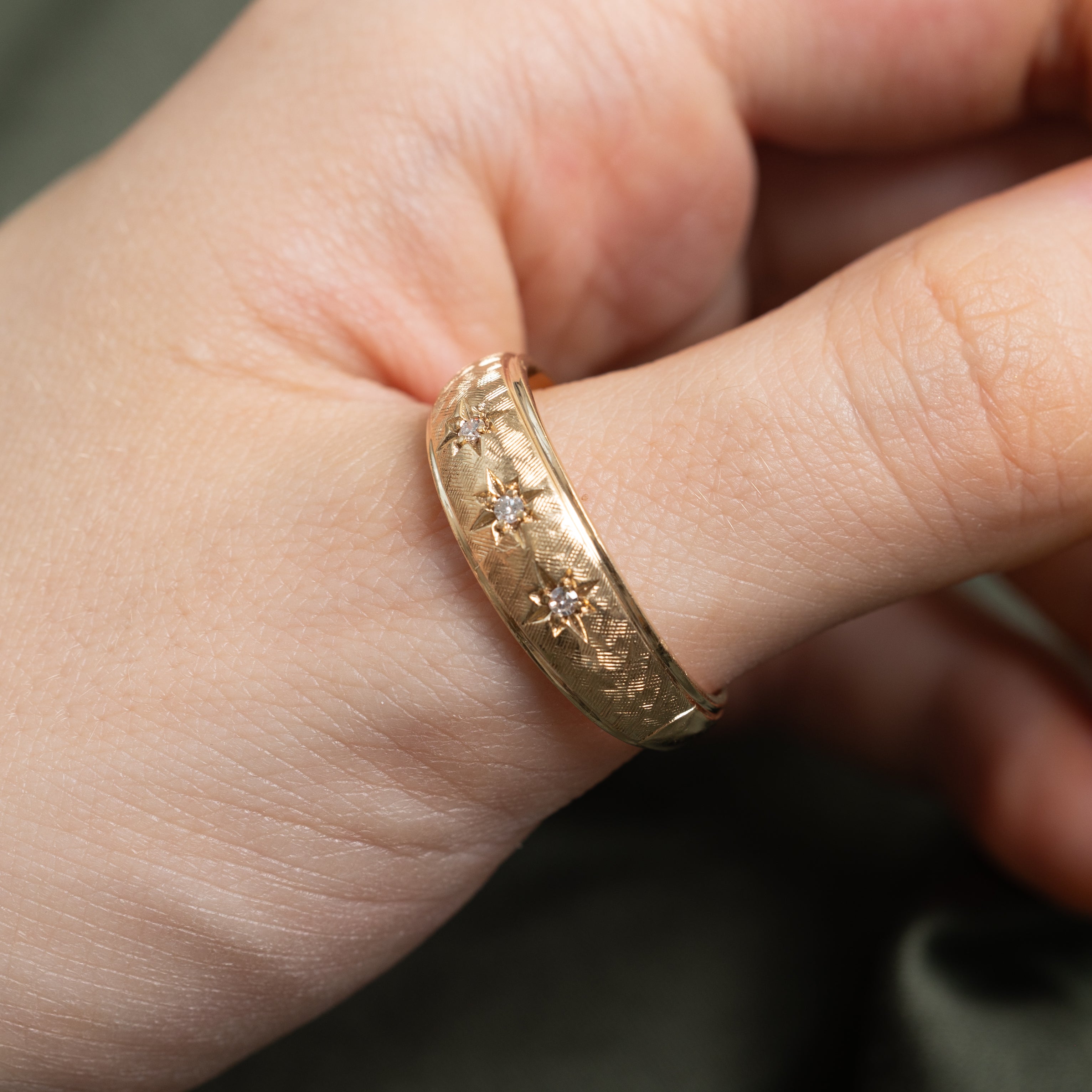 Star Set Three Stone Diamond Textured Band | SZ 12.5