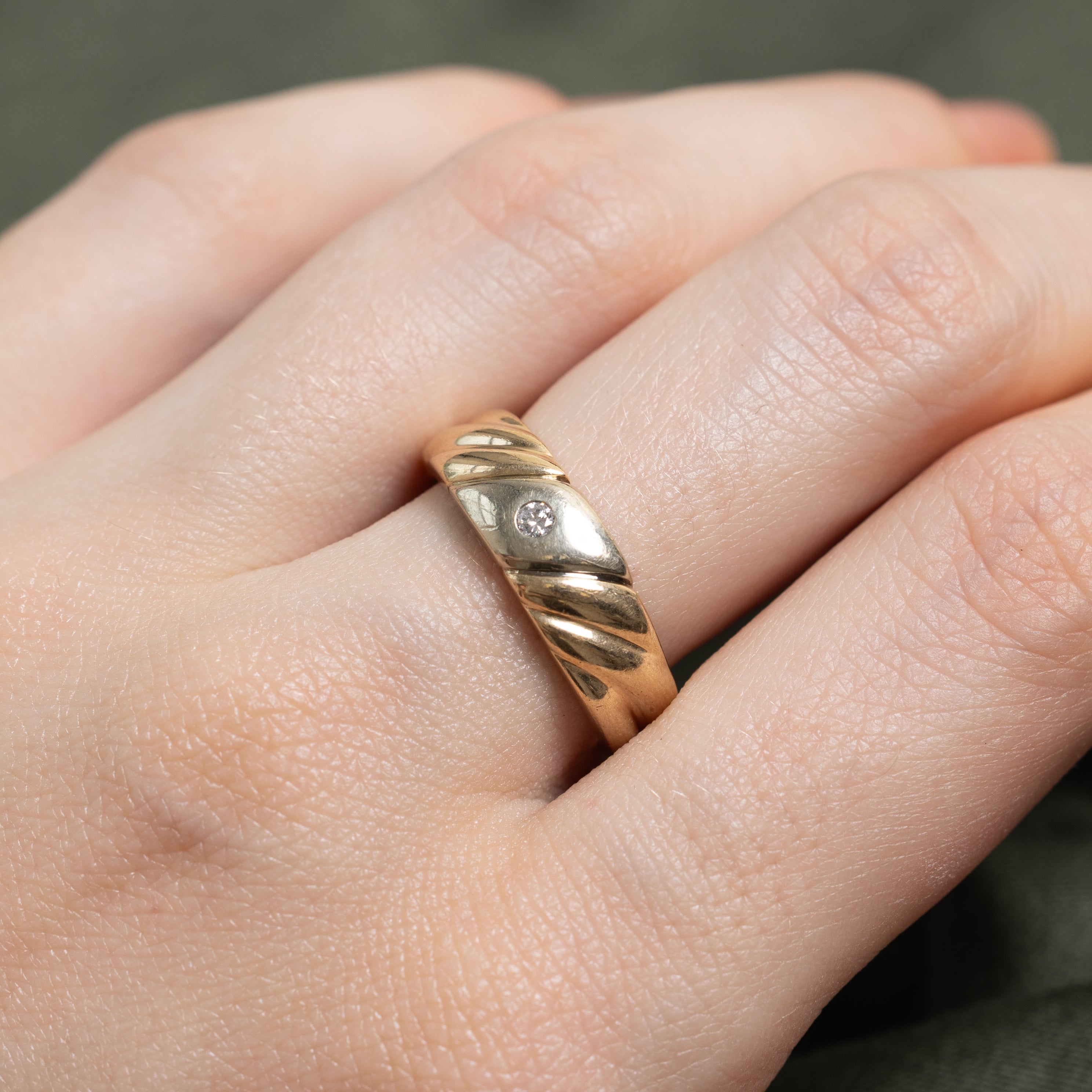 Flush Set Diamond Grooved Band | SZ 7.25