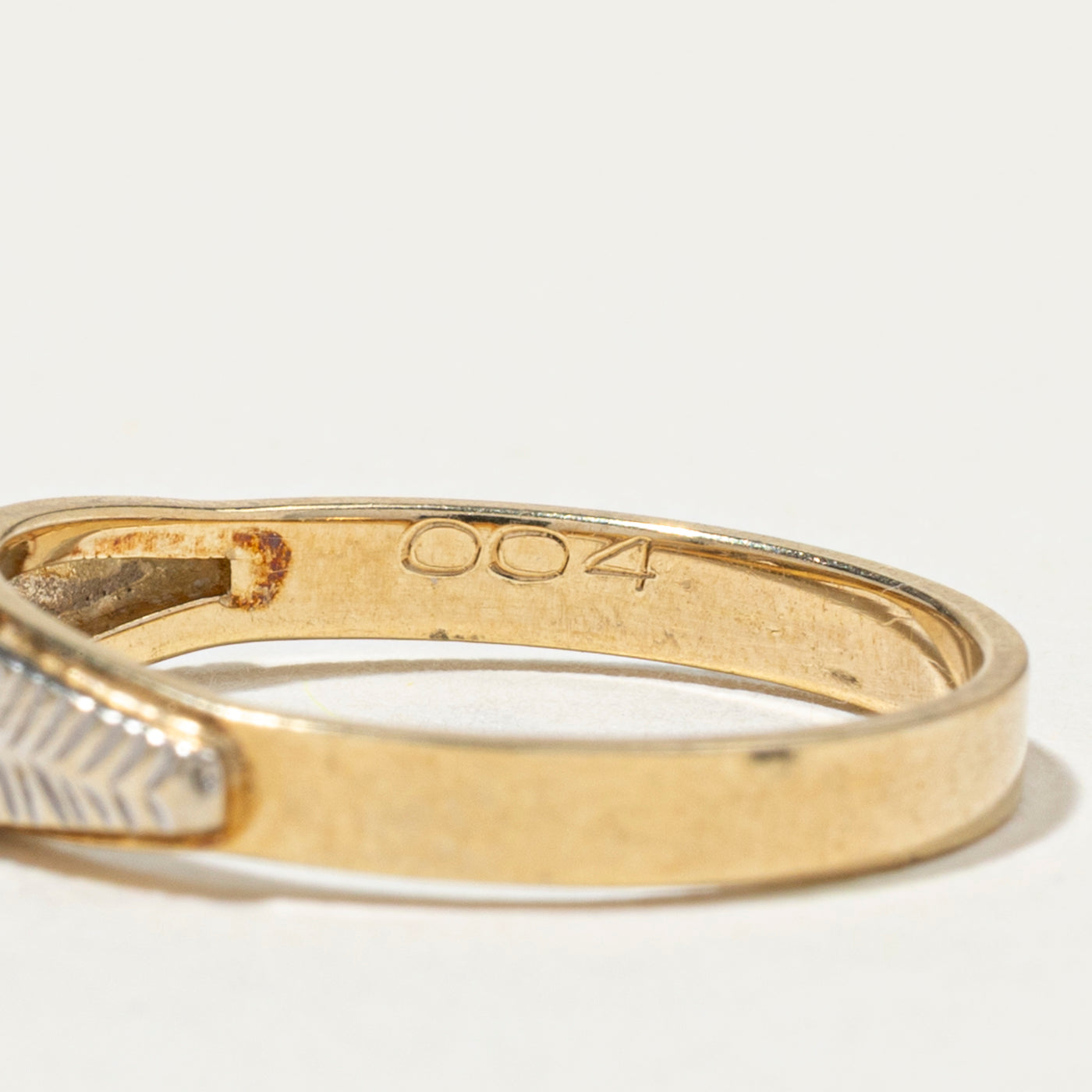Bague en or bicolore gravée de diamants | Taille 6