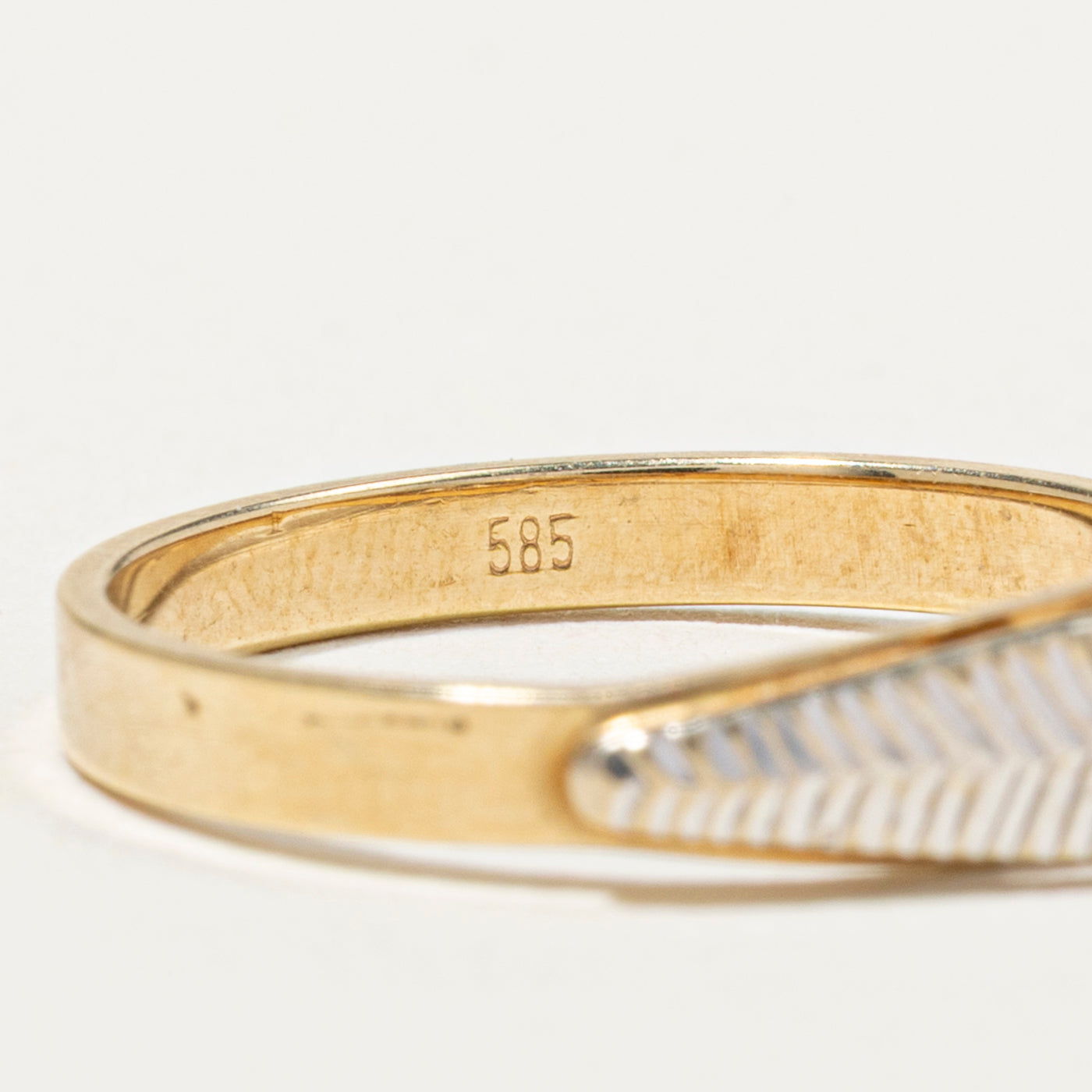 Bague en or bicolore gravée de diamants | Taille 6