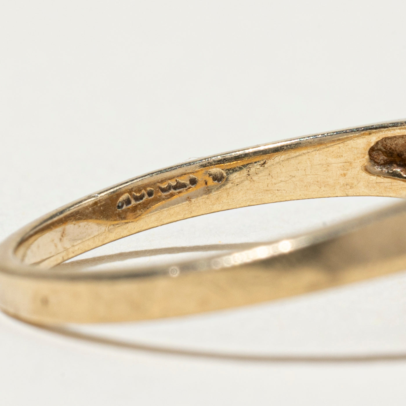 Diamond Heart Grooved Chevron Ring | SZ 5.25