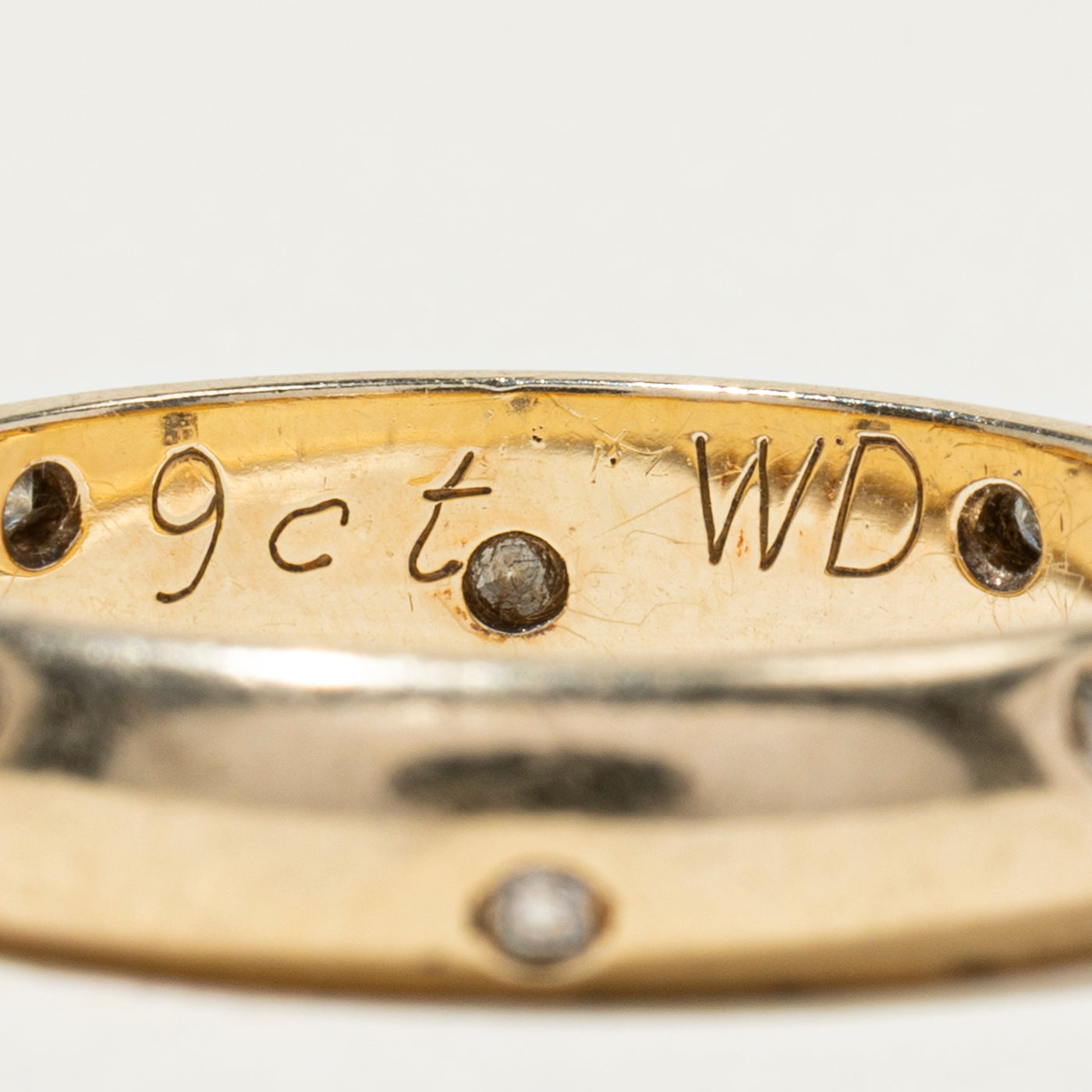 Flush Set Scattered Diamond Band | 4mm | SZ 6.5