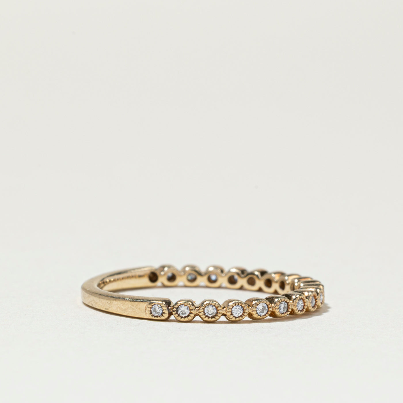 Alliance demi-éternité sertie de diamants festonnés | 1 mm | Taille 6,5