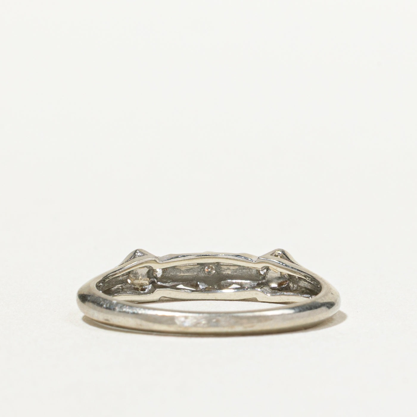 Bague rainurée en or 18 carats à trois diamants | Taille 5