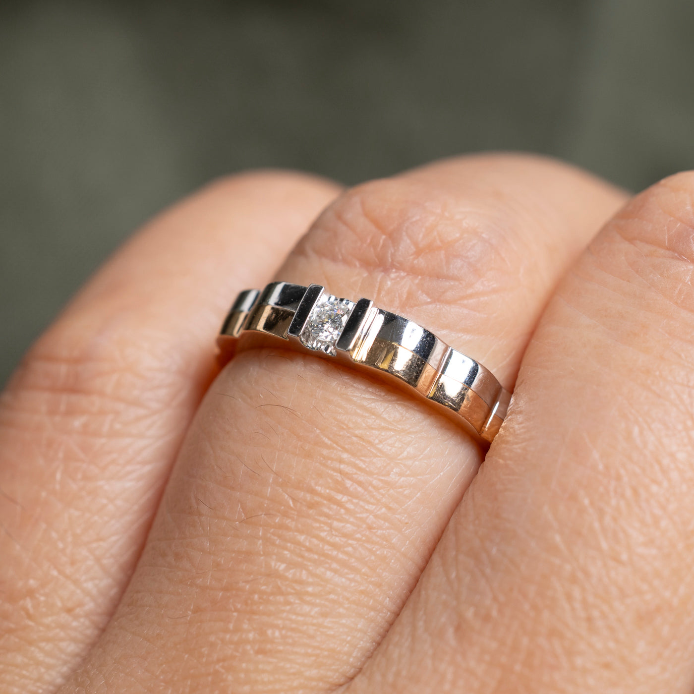 18k Two Tone Gold Tension Set Diamond Scalloped Band | SZ 6.25