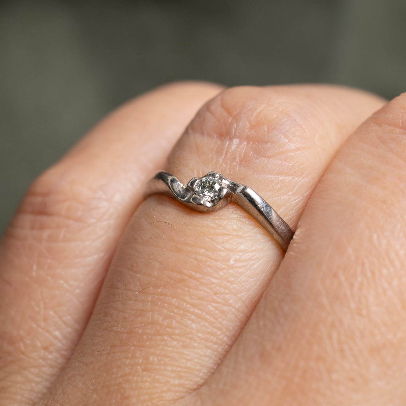 18k Solitaire Diamond Bypass Ring | SZ 6.5