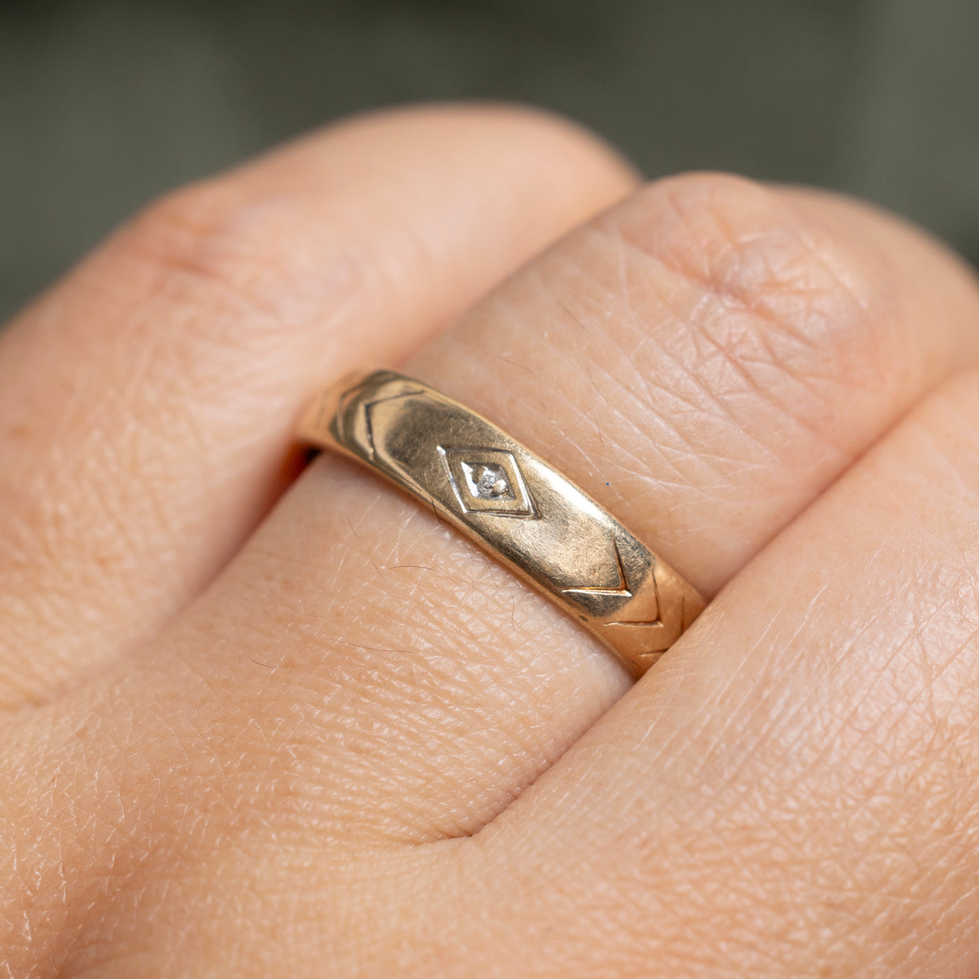 Flush Set Diamond Engraved Band | 4mm | SZ 10