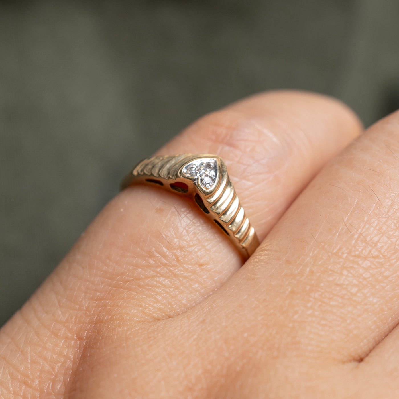 Diamond Heart Grooved Chevron Ring | SZ 5.25