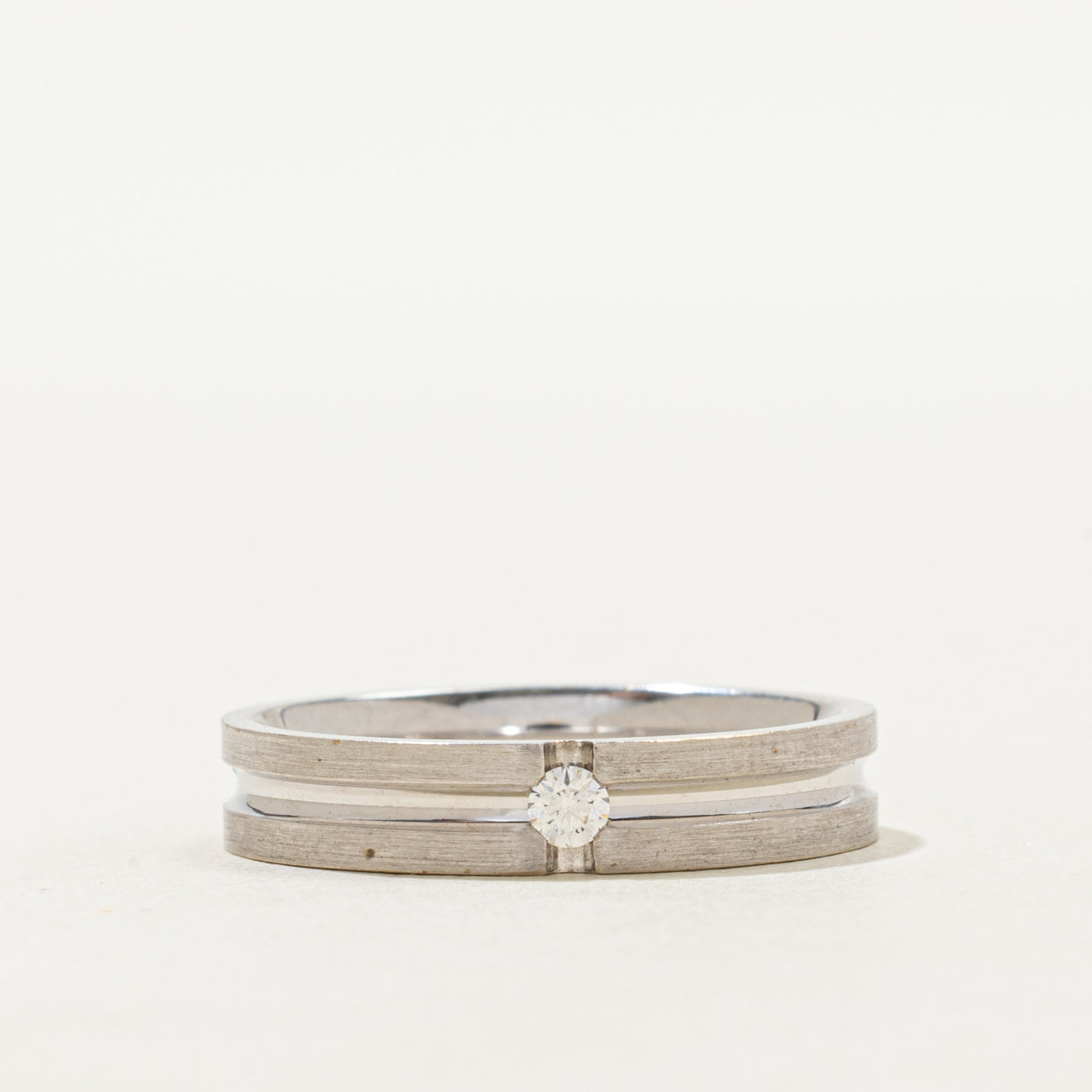 18k Single Stone Diamond Grooved Band | 4.35mm | SZ 8.25