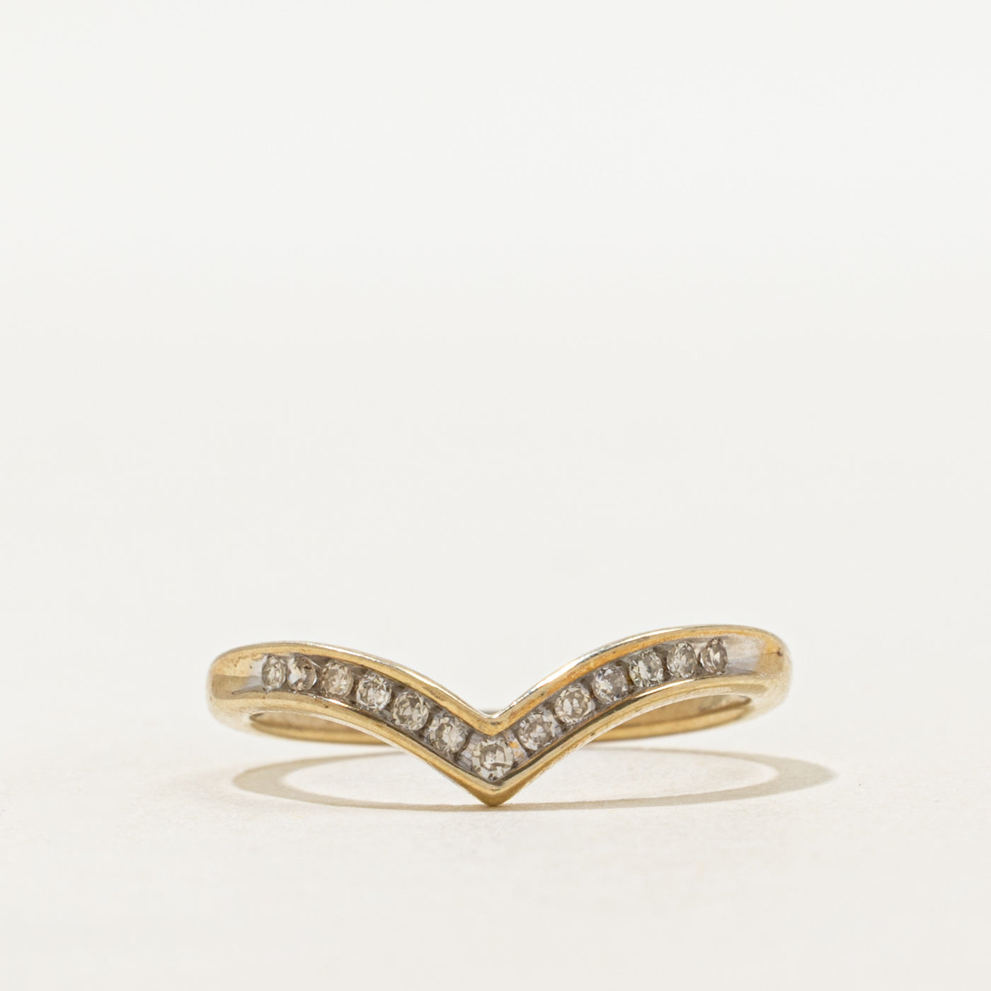 Bague à chevrons sertie de diamants en canal | Taille 5,75