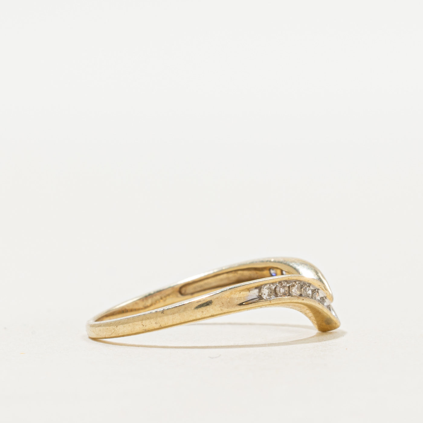 Bague à chevrons sertie de diamants en canal | Taille 5,75
