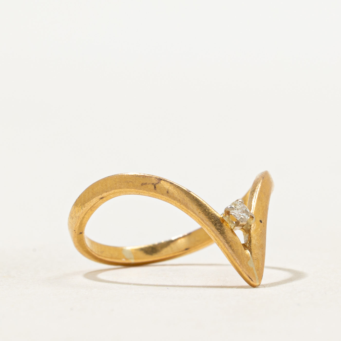 22k Single Stone Diamond Chevron Ring | SZ 3.75