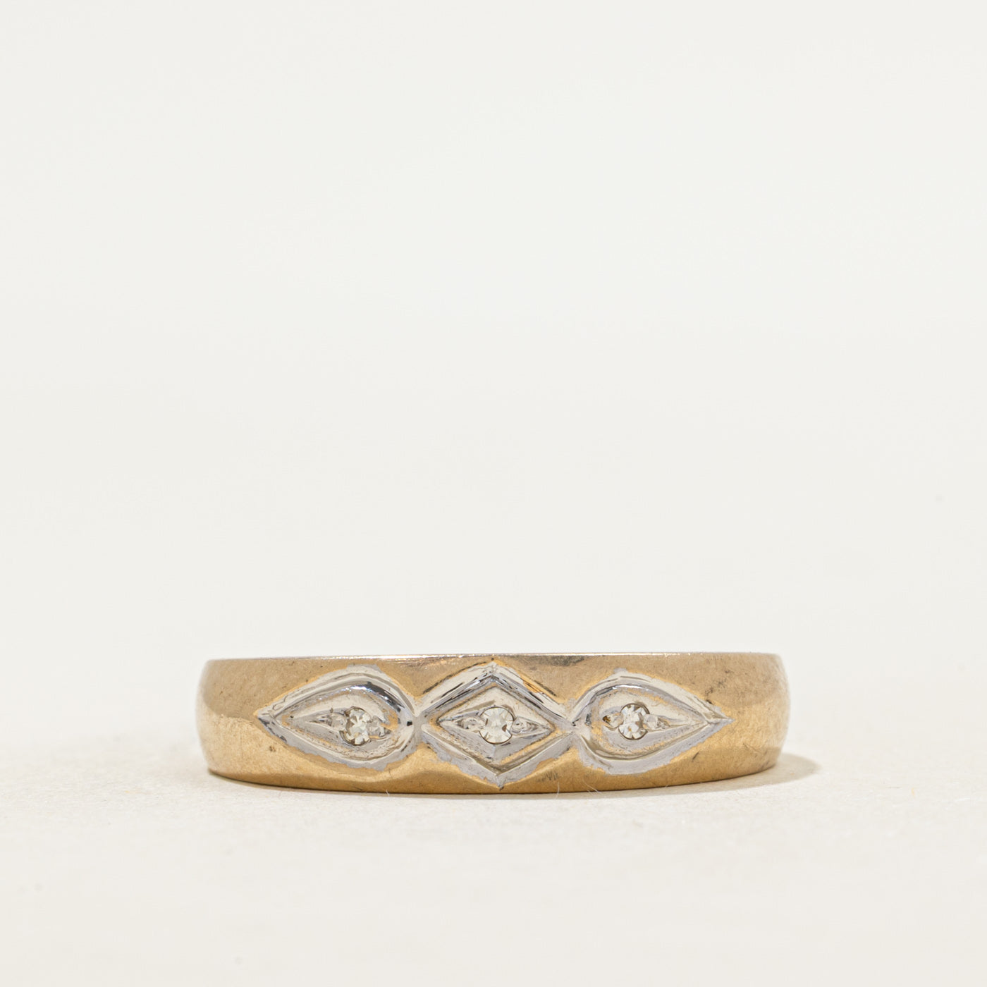 Three Stone Diamond Grooved Band | SZ 10