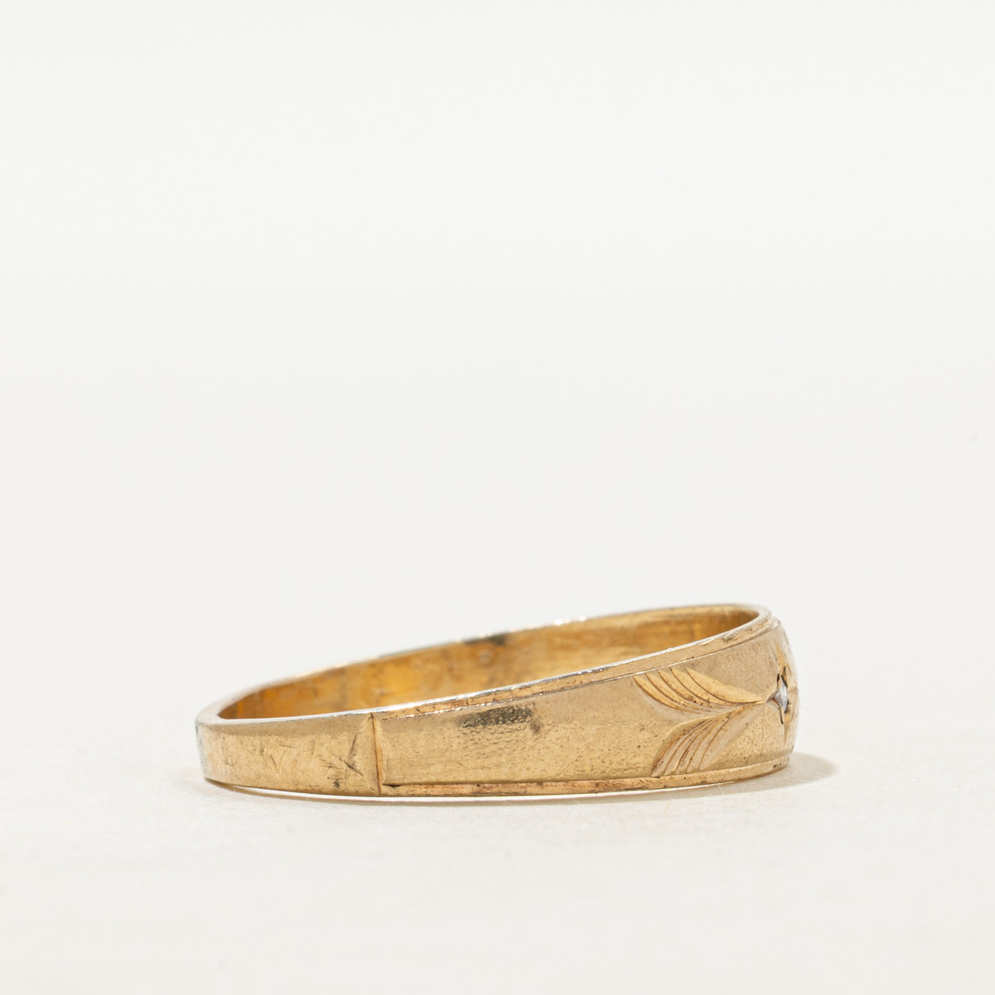 Three Stone Star Set Diamond Engraved Ring | SZ 10