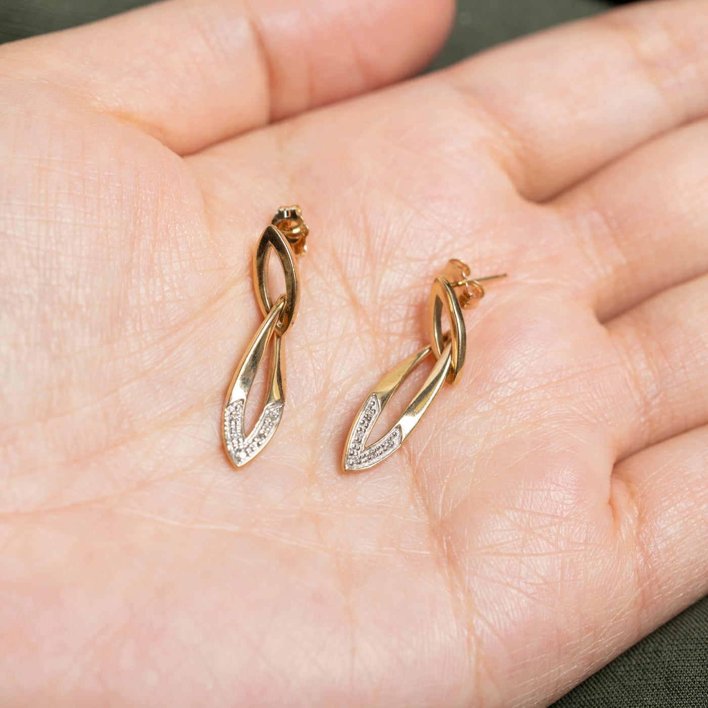 Boucles d'oreilles pendantes en or 10 carats serties de diamants taille marquise | 0,04 ct au total