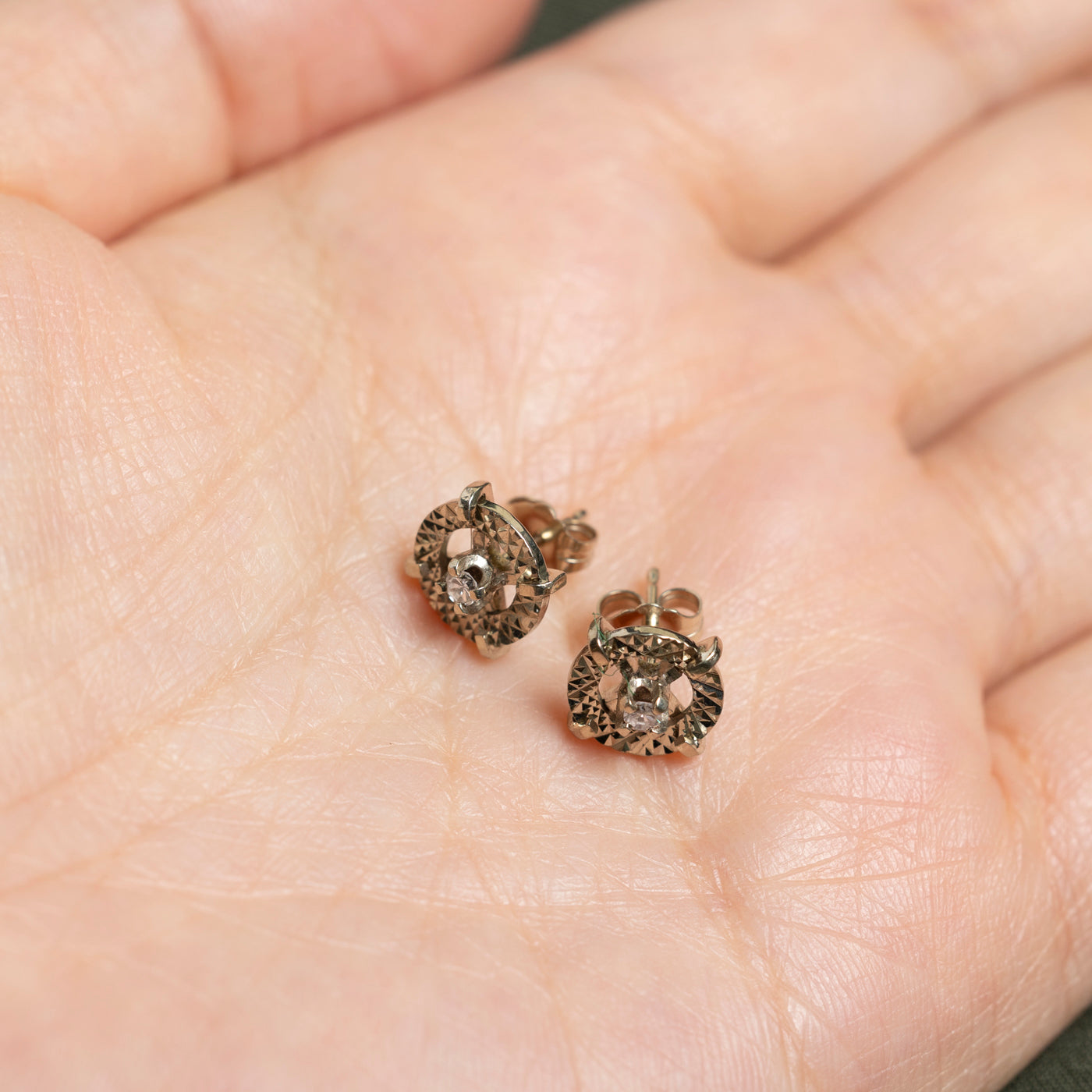 Puces d'oreilles géométriques en or 14 carats taillé diamant | 0,08 ct au total