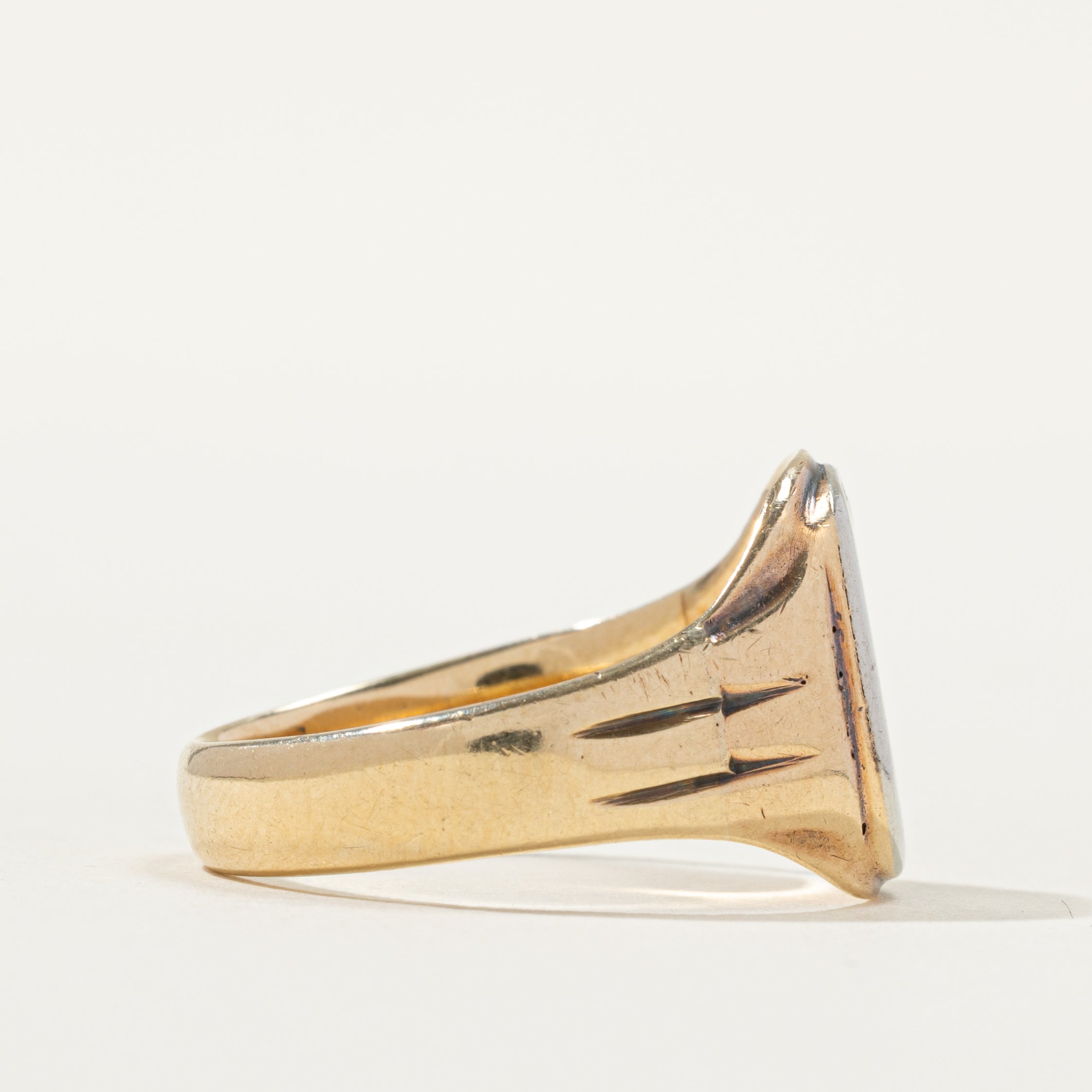 Bague chevalière bicolore en or et diamants avec initiale « JP » | Taille 10,5 |