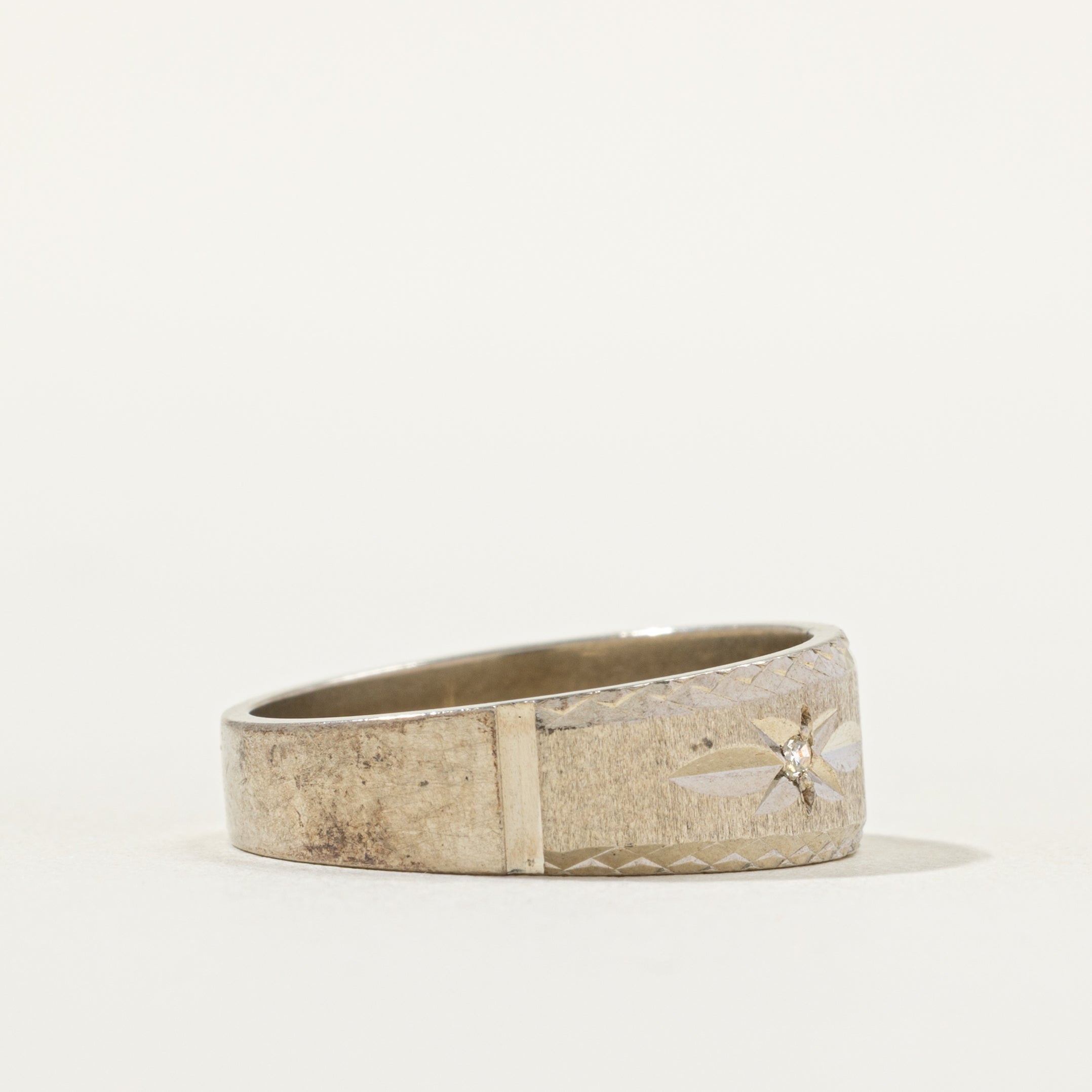 Star Set Diamond Textured Band | SZ 7.75 |