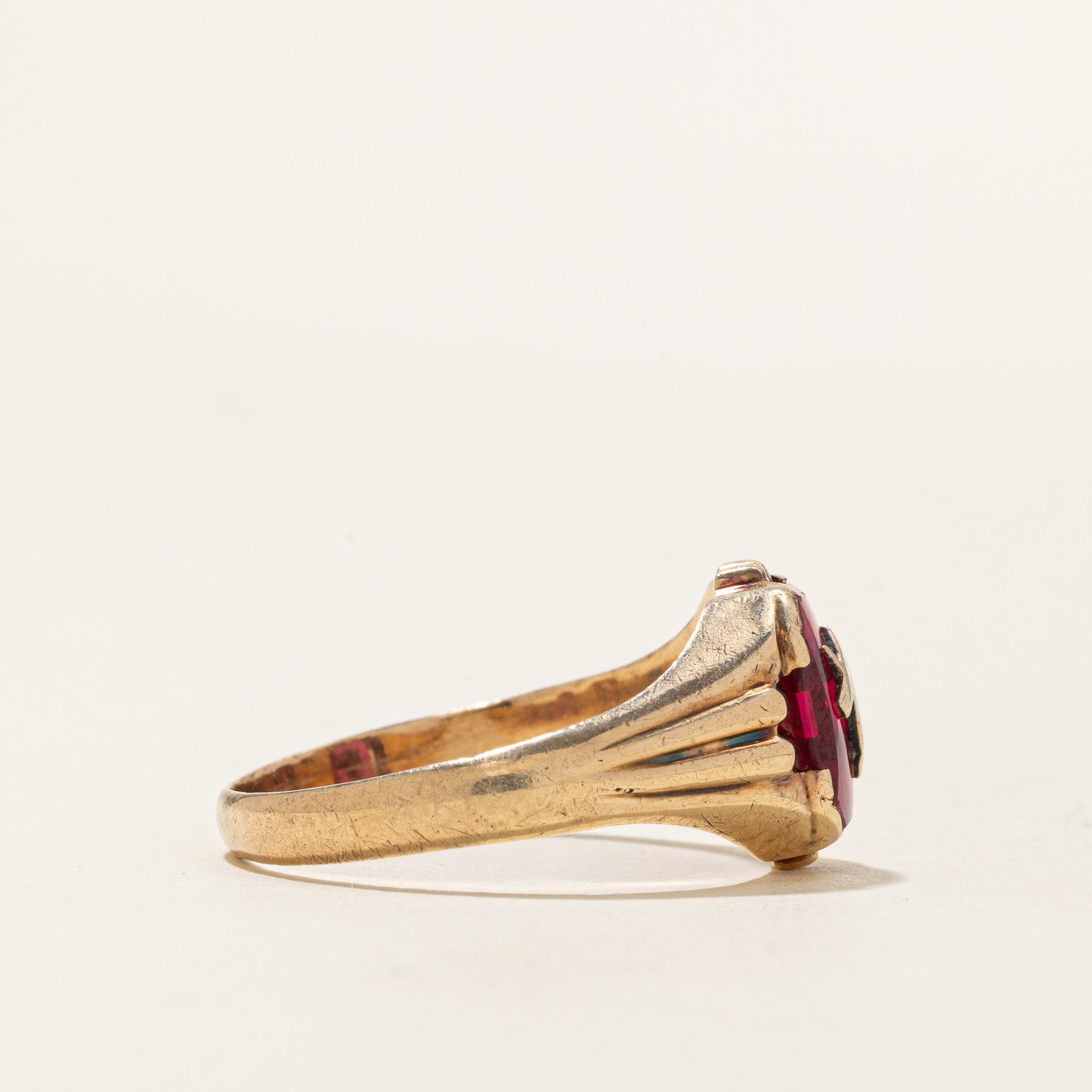Bague chevalière franc-maçonne en rubis synthétique « Birks » | 1,95 ct | Taille 11,25 |