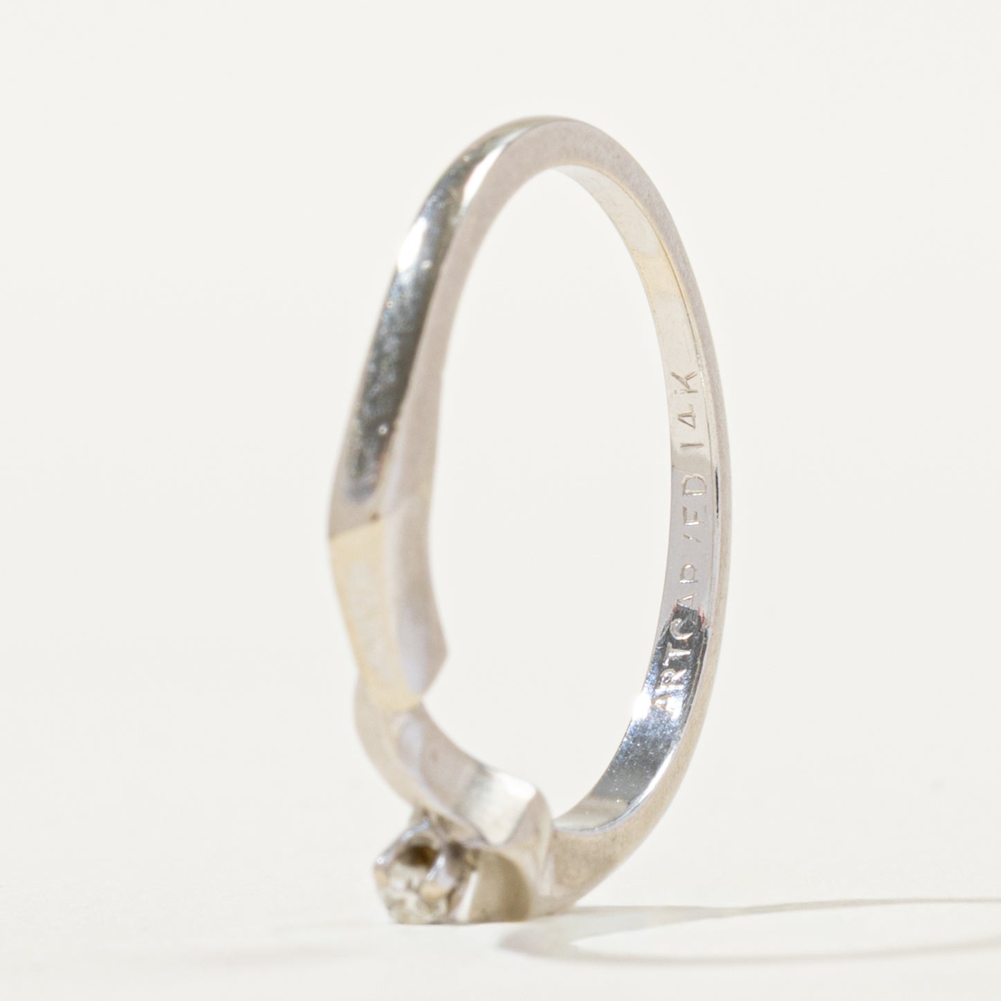 Bague contour en or blanc et diamants | Taille 5,75 |