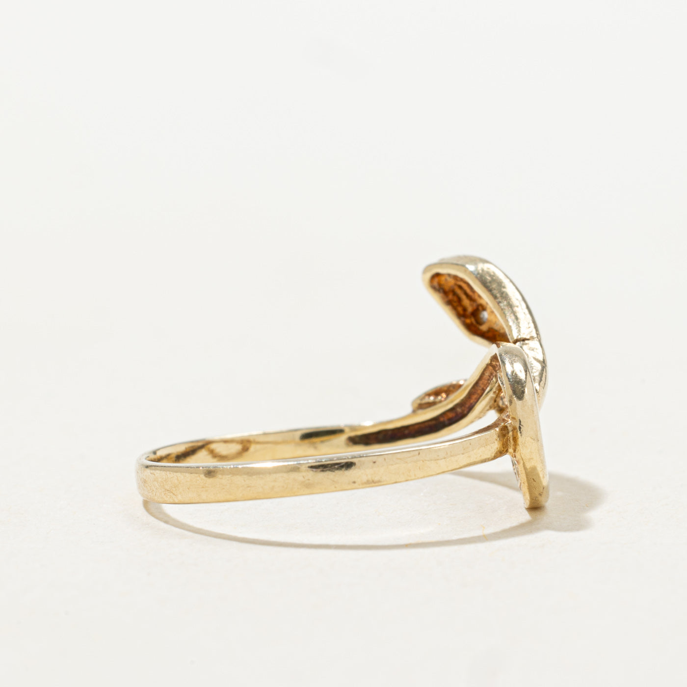 Flush Set Diamond Snake Crossover Ring | SZ 7.0 |