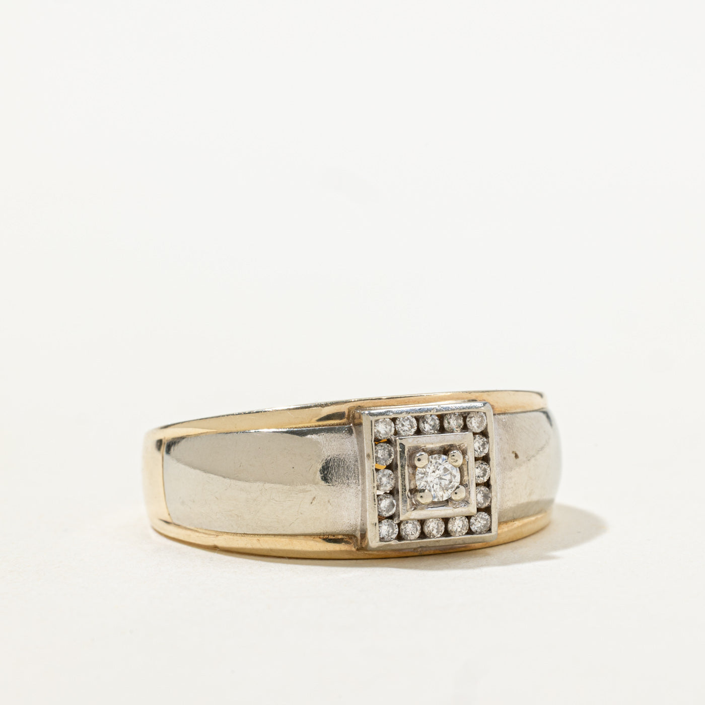 Alliance bicolore or et diamants, sertie d'un halo carré | Taille 13 |