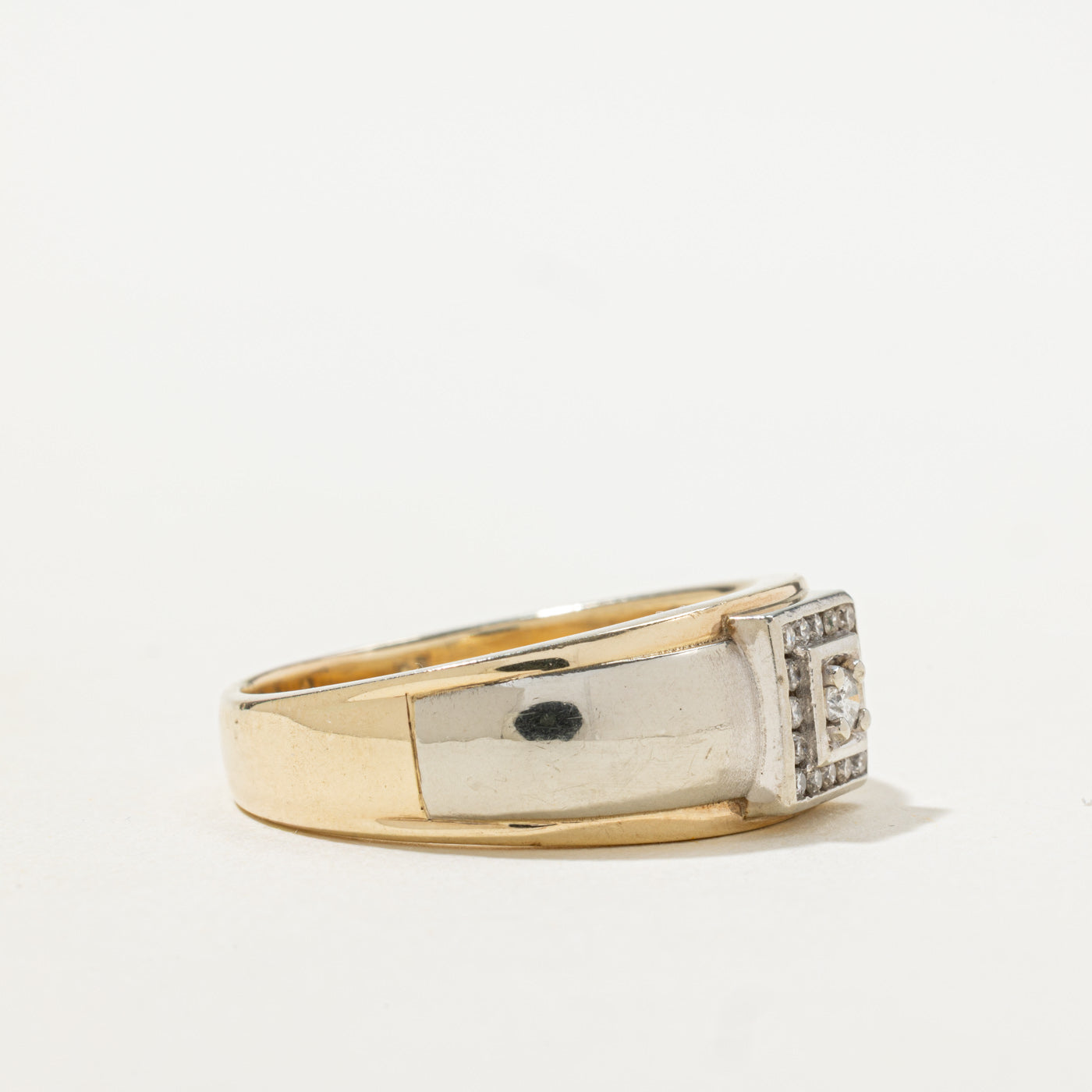 Alliance bicolore or et diamants, sertie d'un halo carré | Taille 13 |