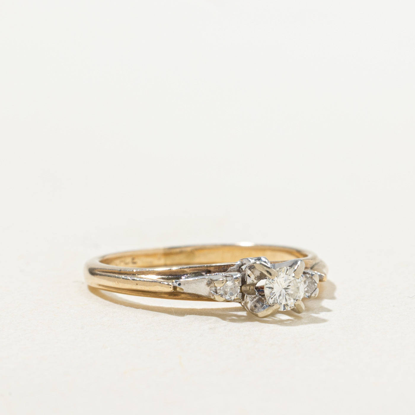14k Illusion Set Diamond Accented Ring | SZ 3.5 |