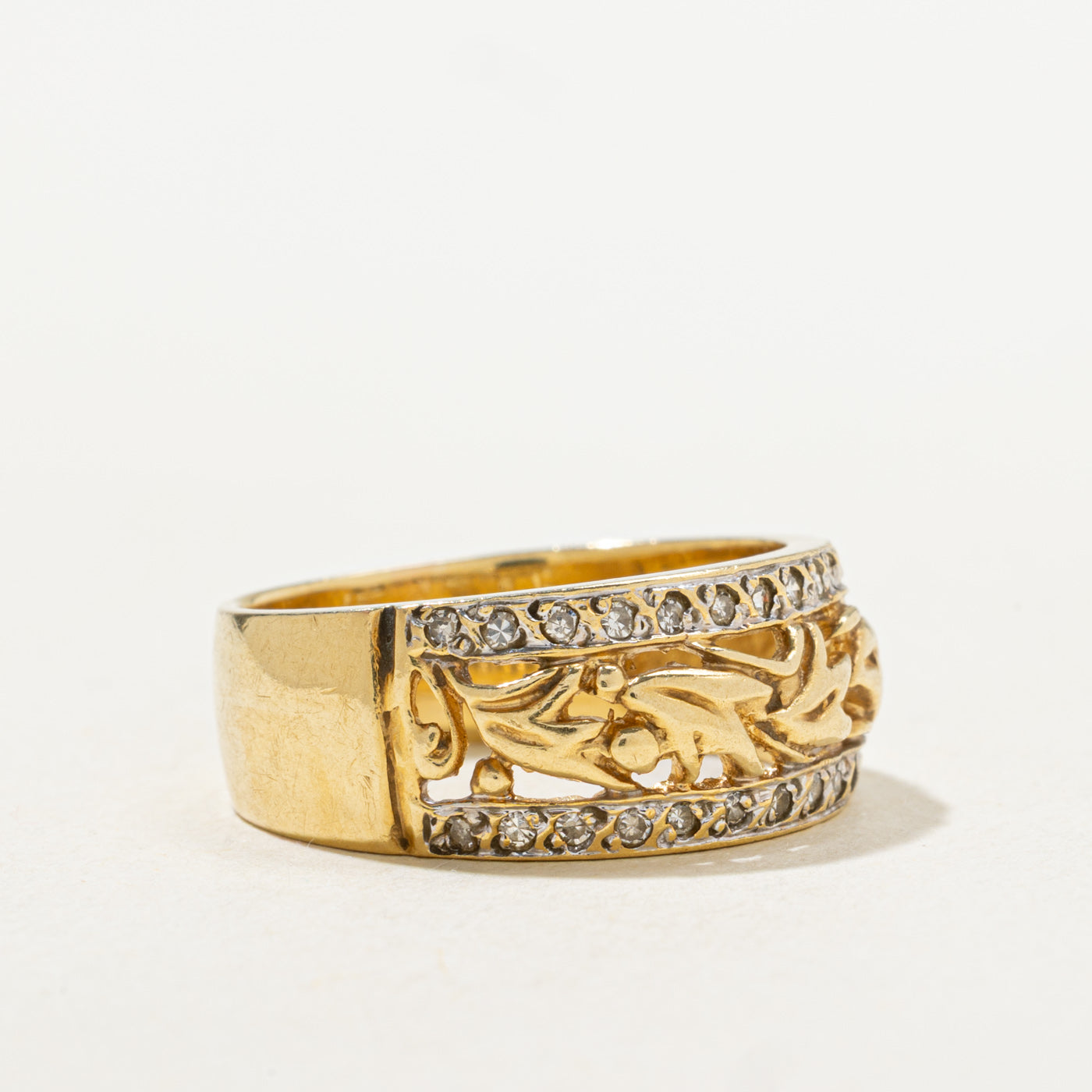 18k Diamond Edged Leaf Design Band | SZ 7.0 |