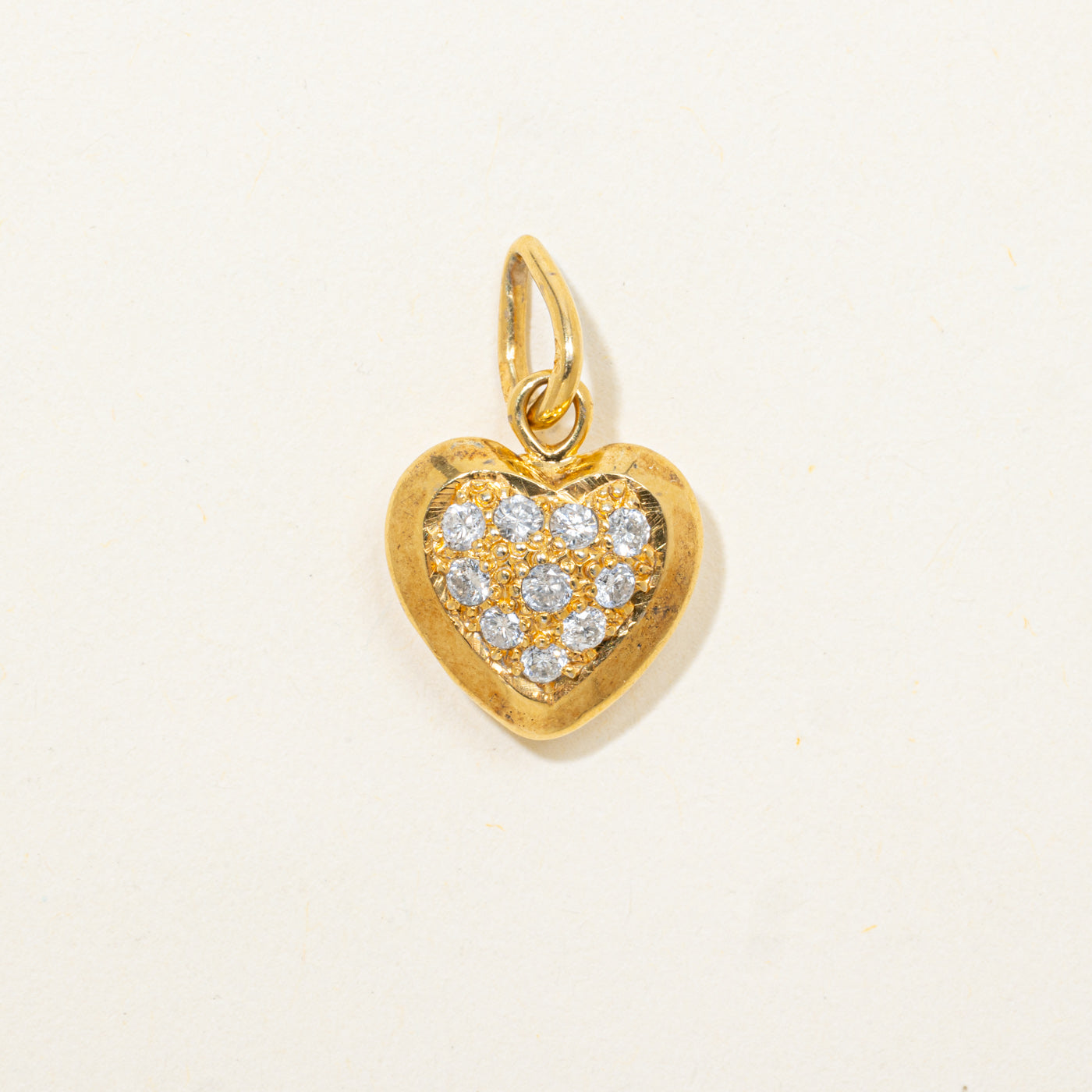 Breloque en forme de cœur Custer sertie de diamants