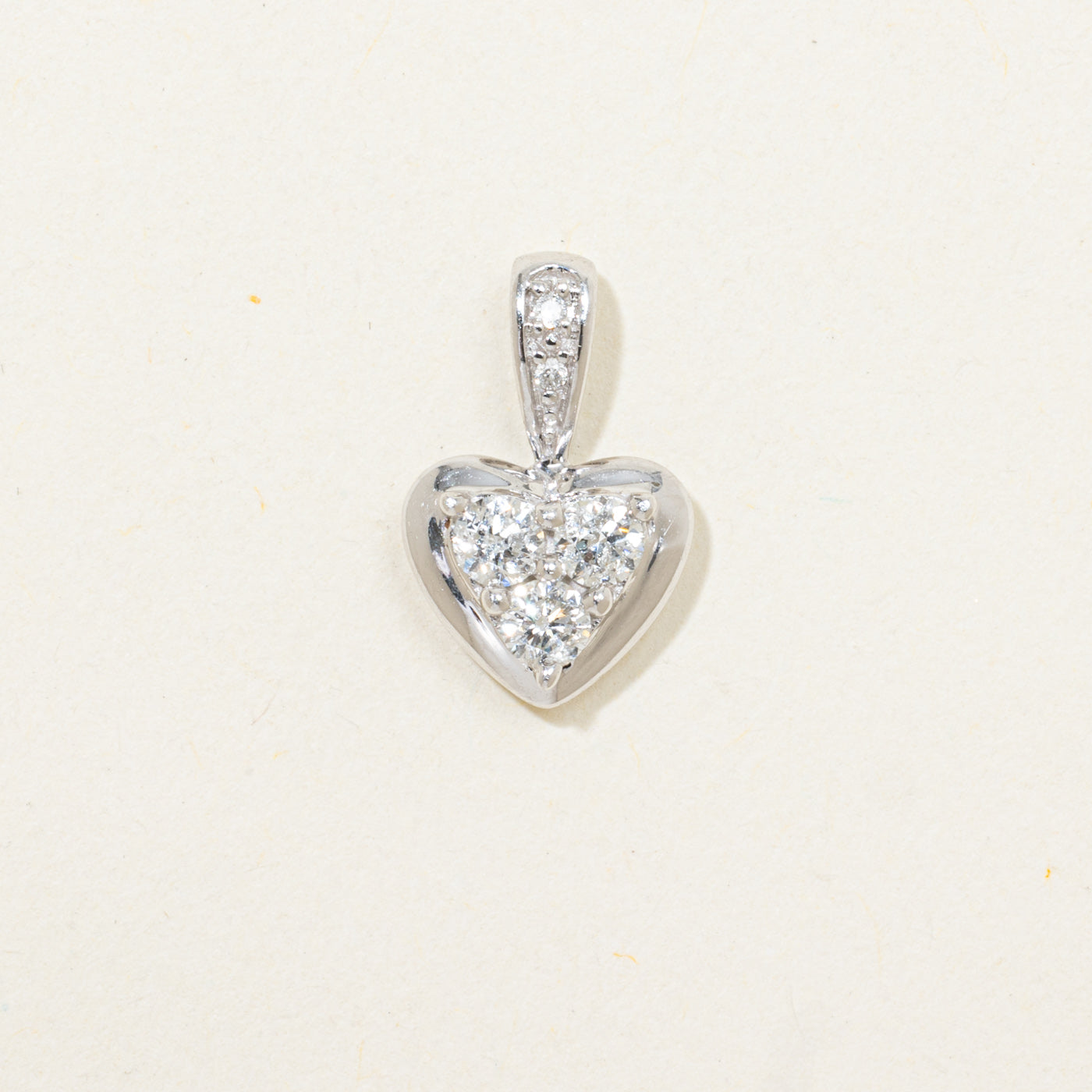 Pendentif cœur serti de diamants pavés