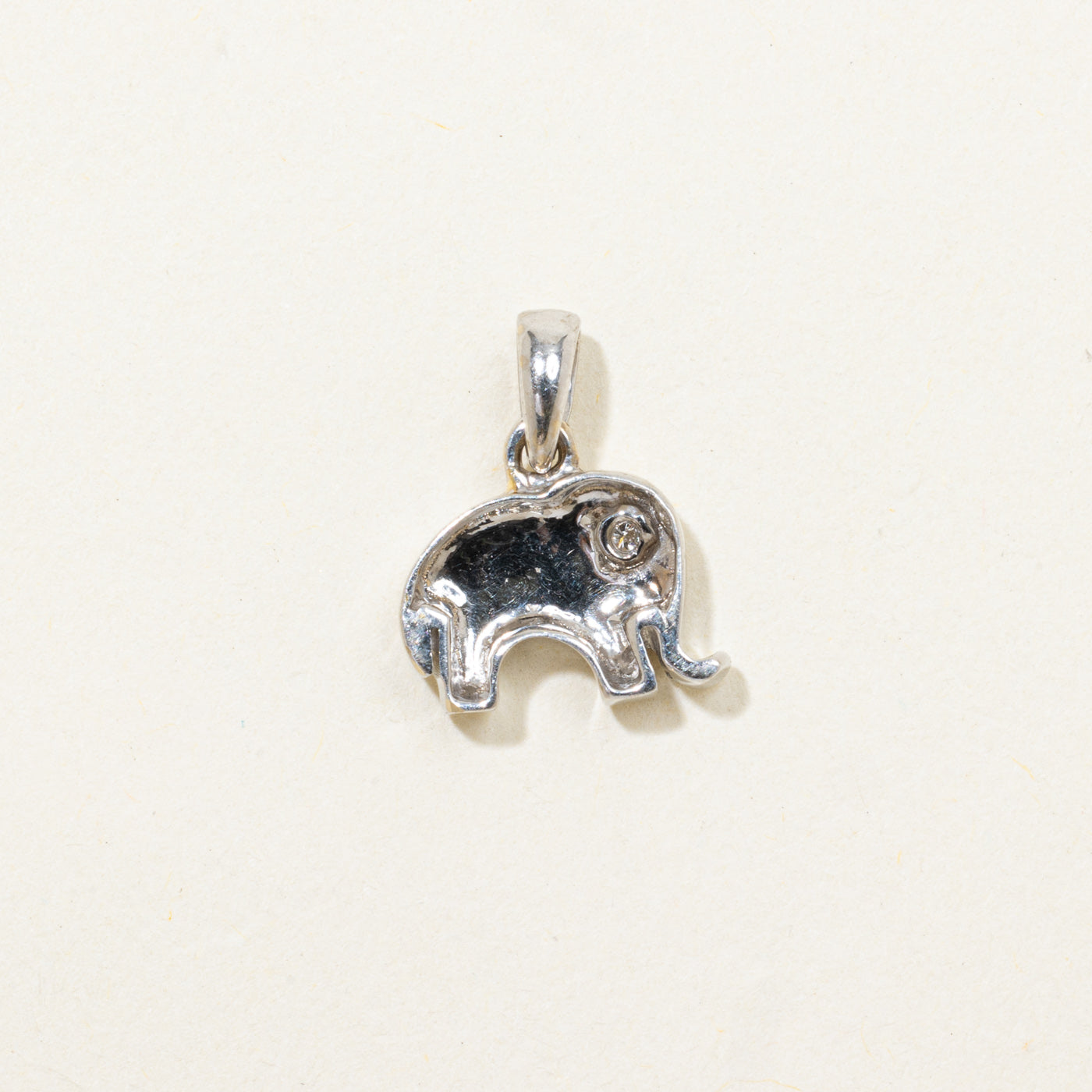 Flush Set Diamond Elephant Pendant