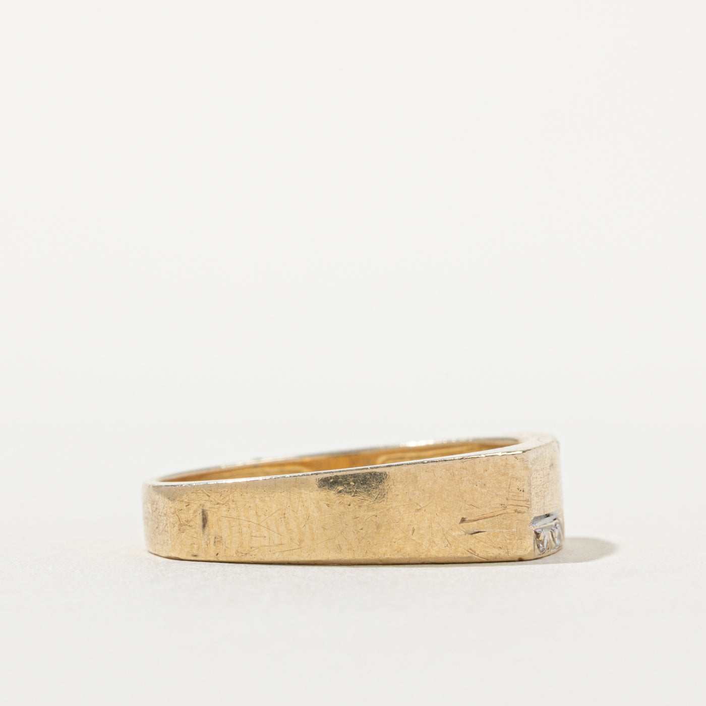 10k Diamond Corner Accented Soft Square Band | SZ 10