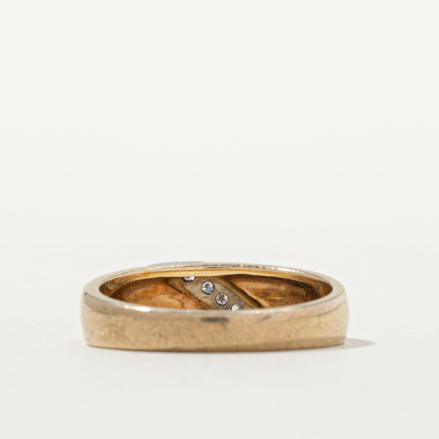 10k Diagonal Diamond Row Grooved Band | SZ 5.75