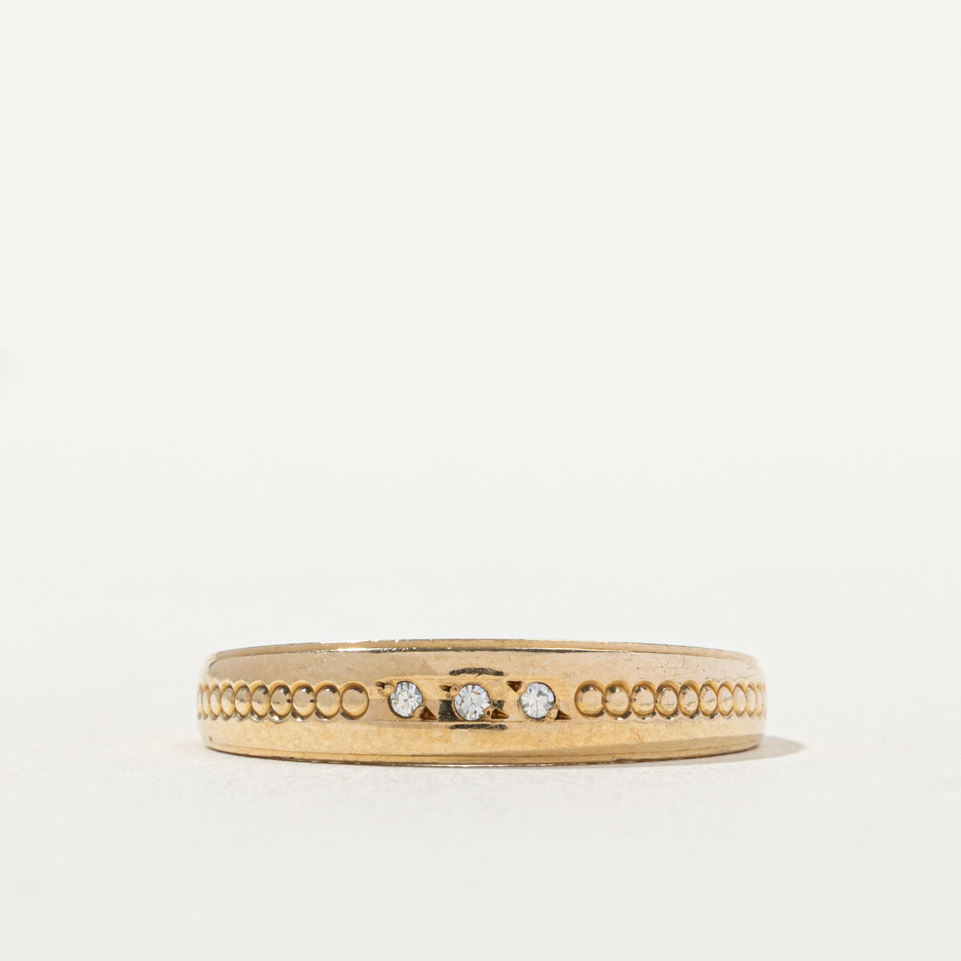 10k Three Stone Diamond Textured Band | SZ 10