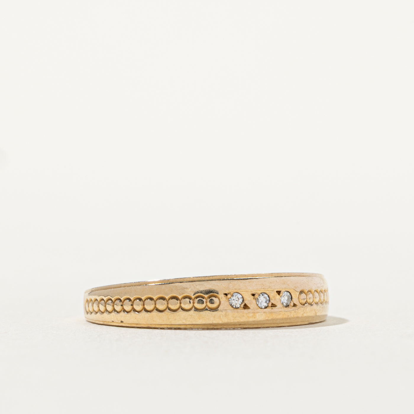 10k Three Stone Diamond Textured Band | SZ 10