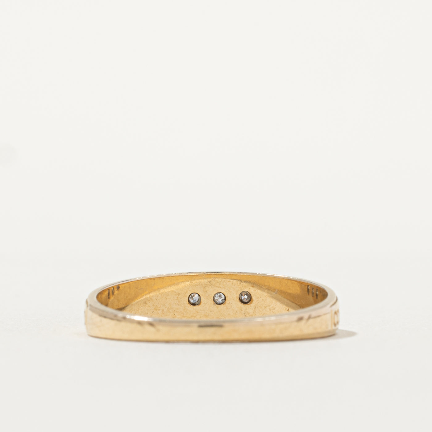 10k Three Stone Diamond Textured Band | SZ 10