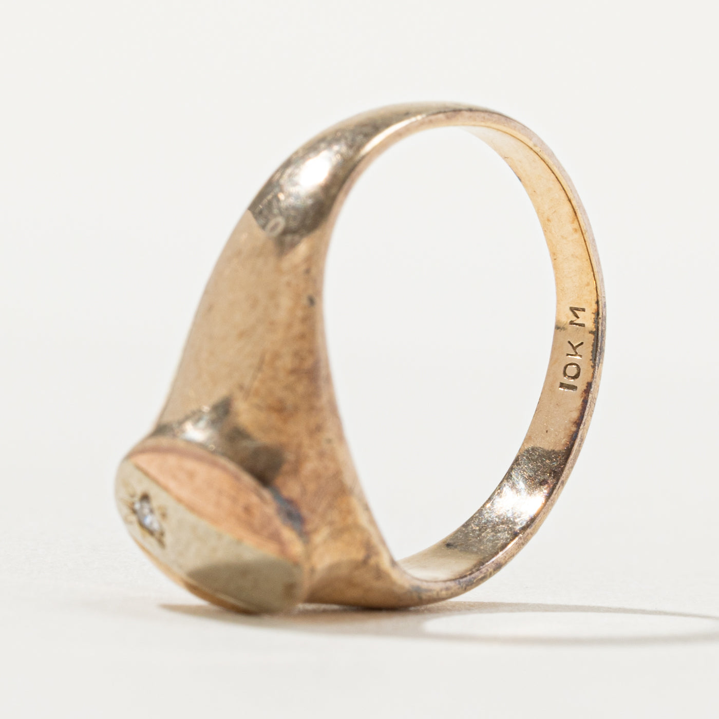 10k Star Set Diamond Textured Signet Ring | SZ 5.5