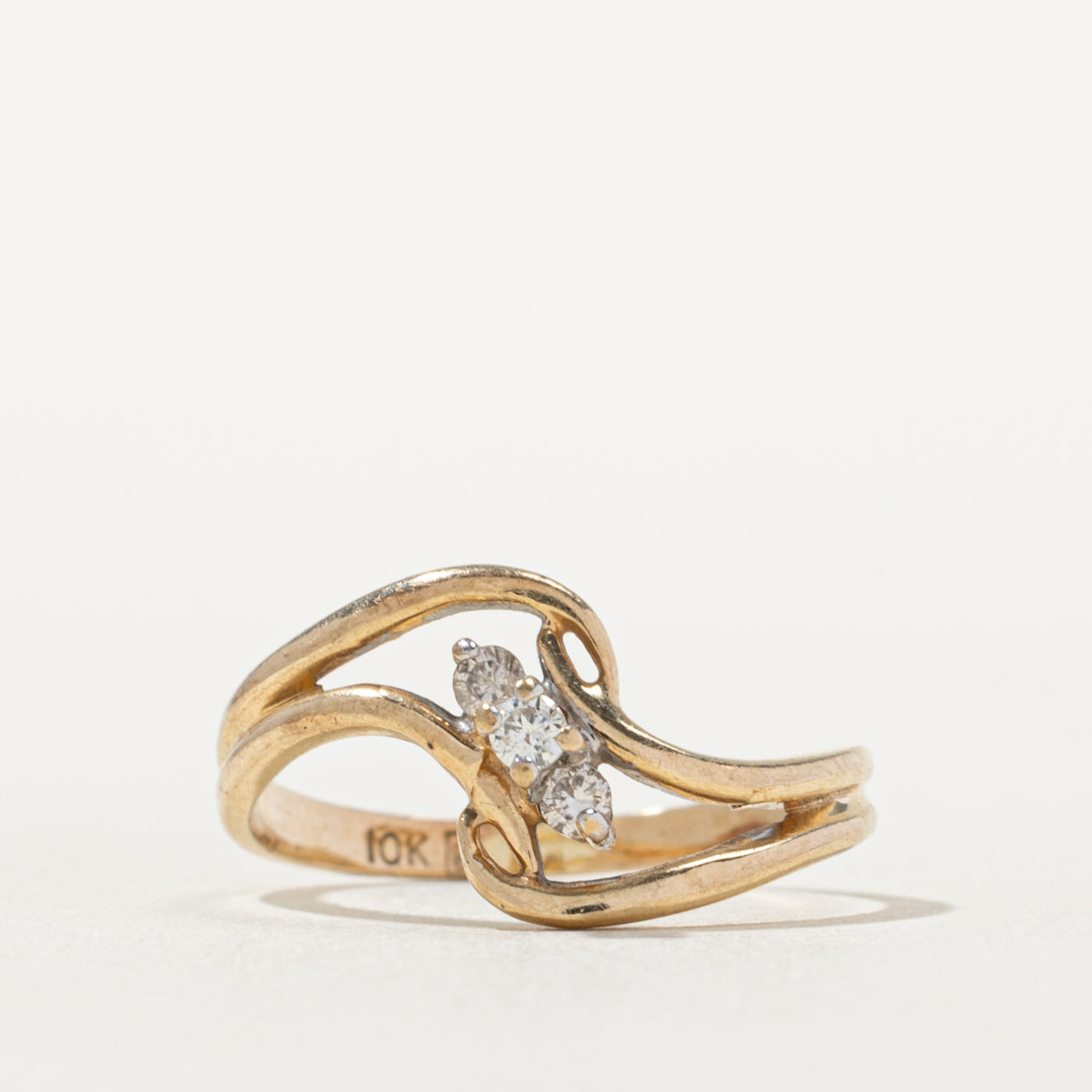 10k Three Stone Diamond Wave Ring | SZ 4.75