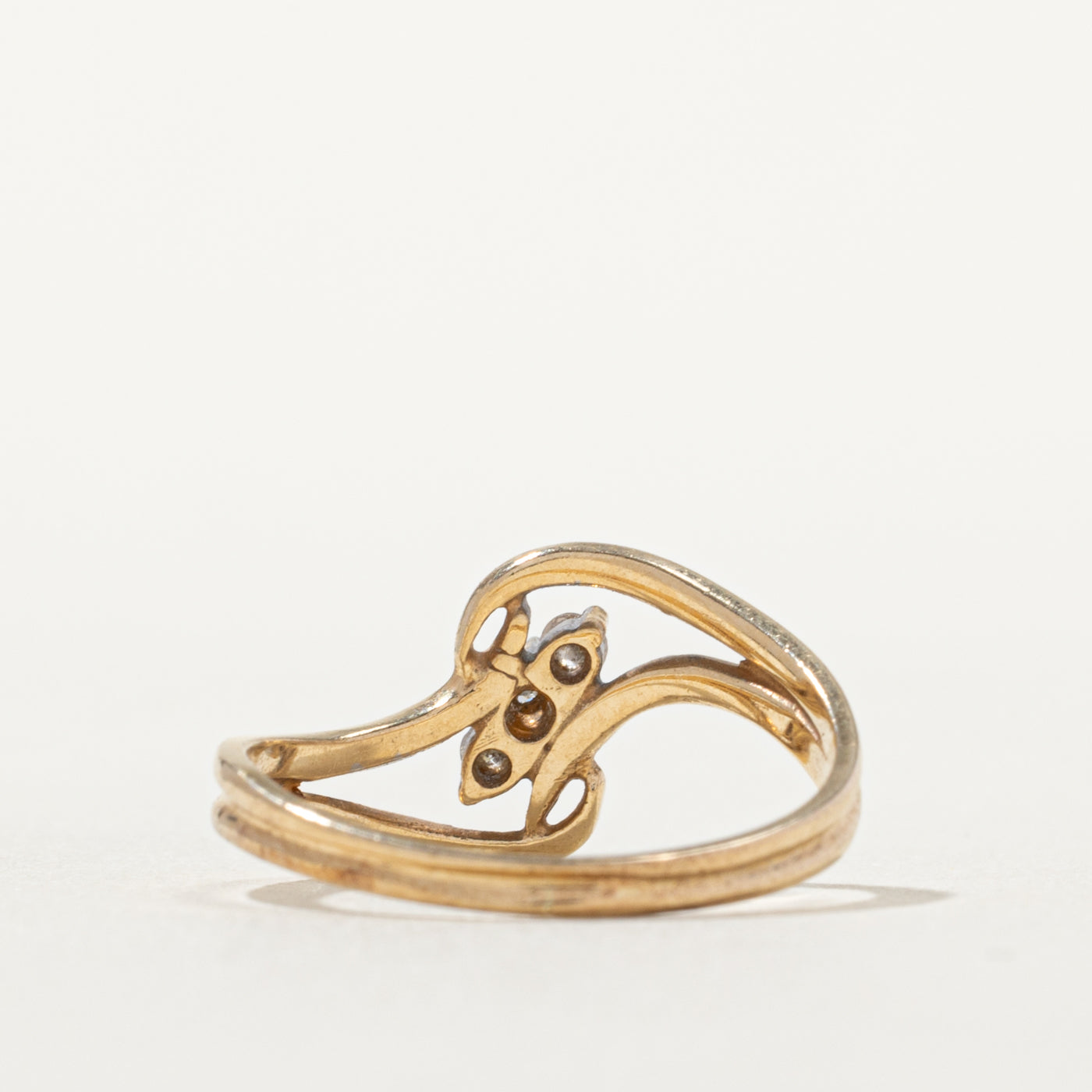 10k Three Stone Diamond Wave Ring | SZ 4.75