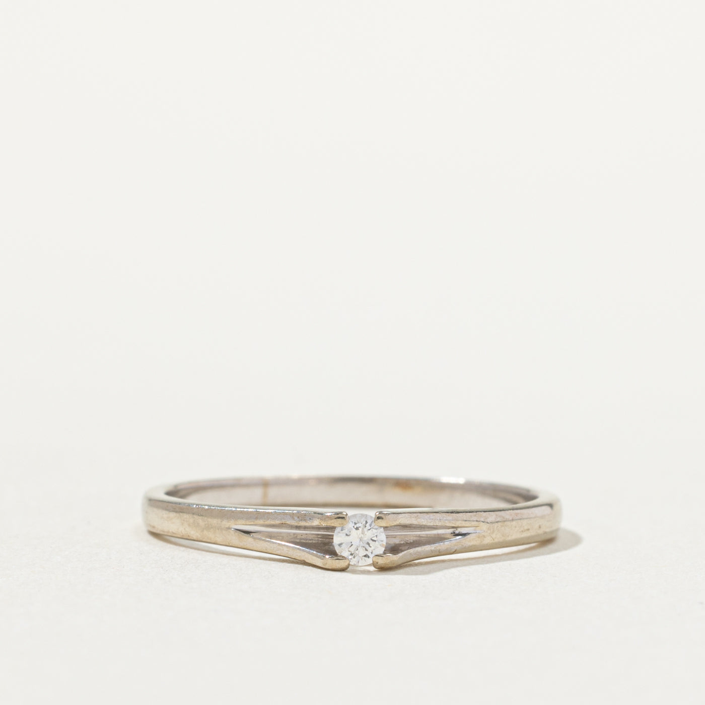 10k Round Brilliant Cut Diamond Petite Ring | SZ 5.75