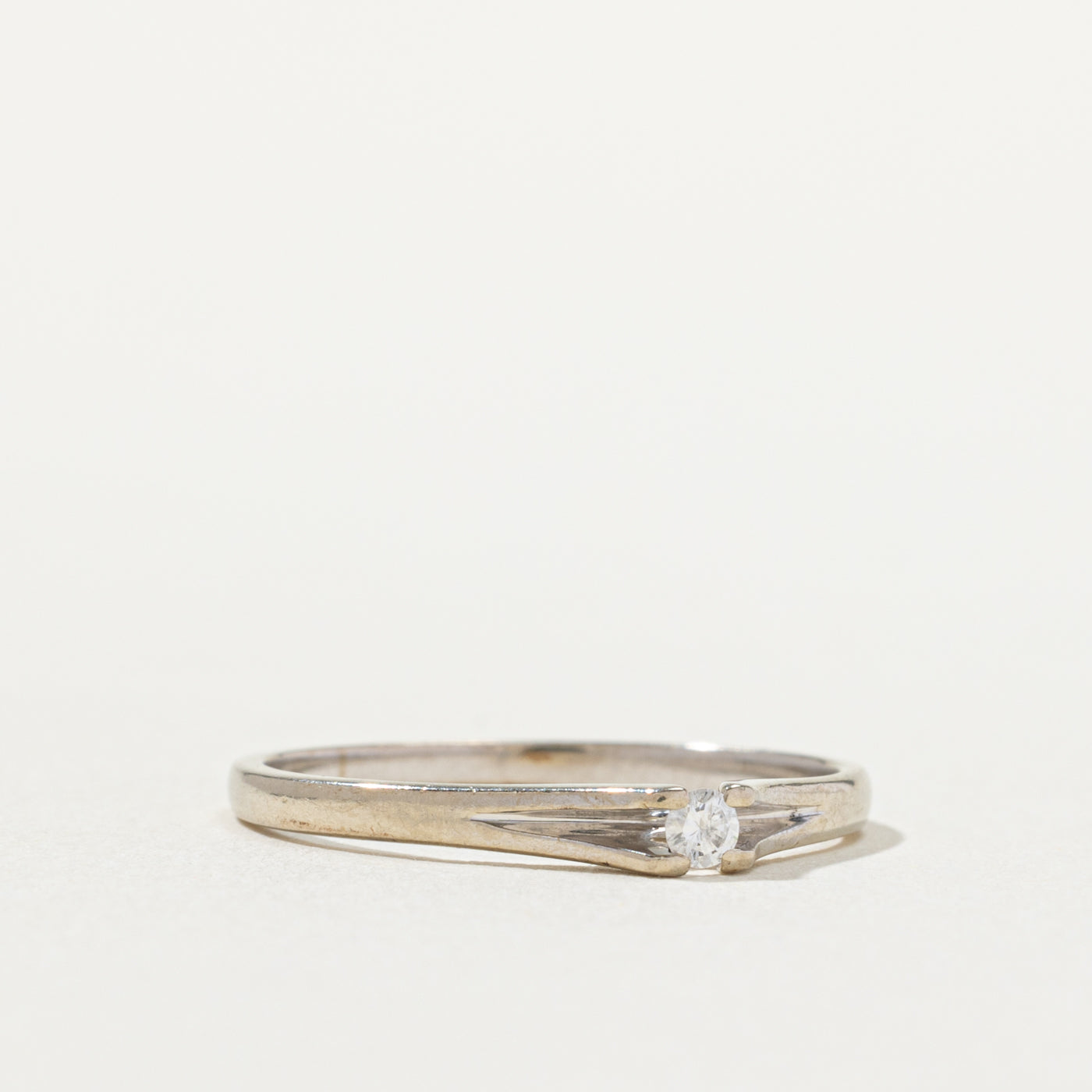 10k Round Brilliant Cut Diamond Petite Ring | SZ 5.75