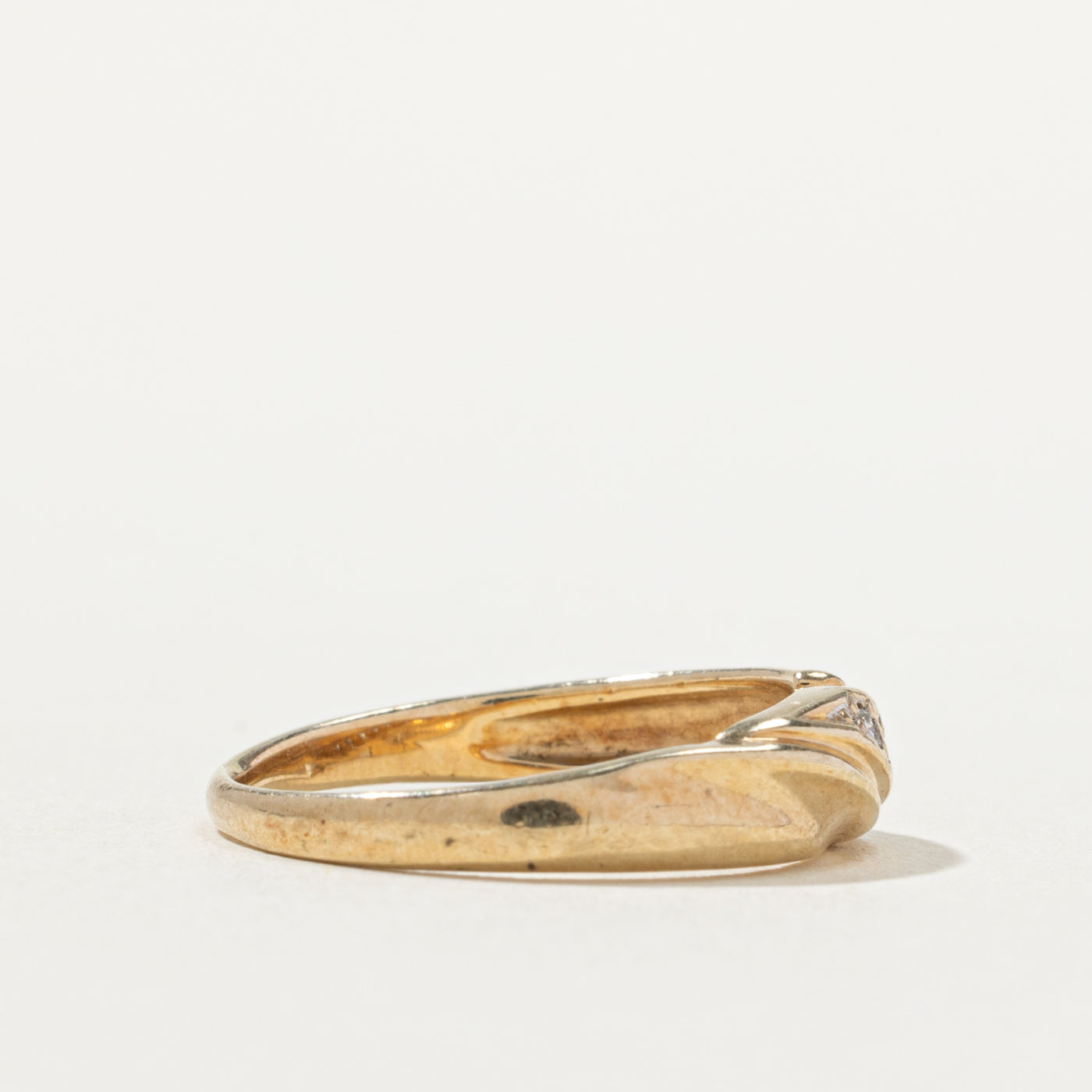 10k Diagonal Set Diamond Grooved Band | SZ 5.5