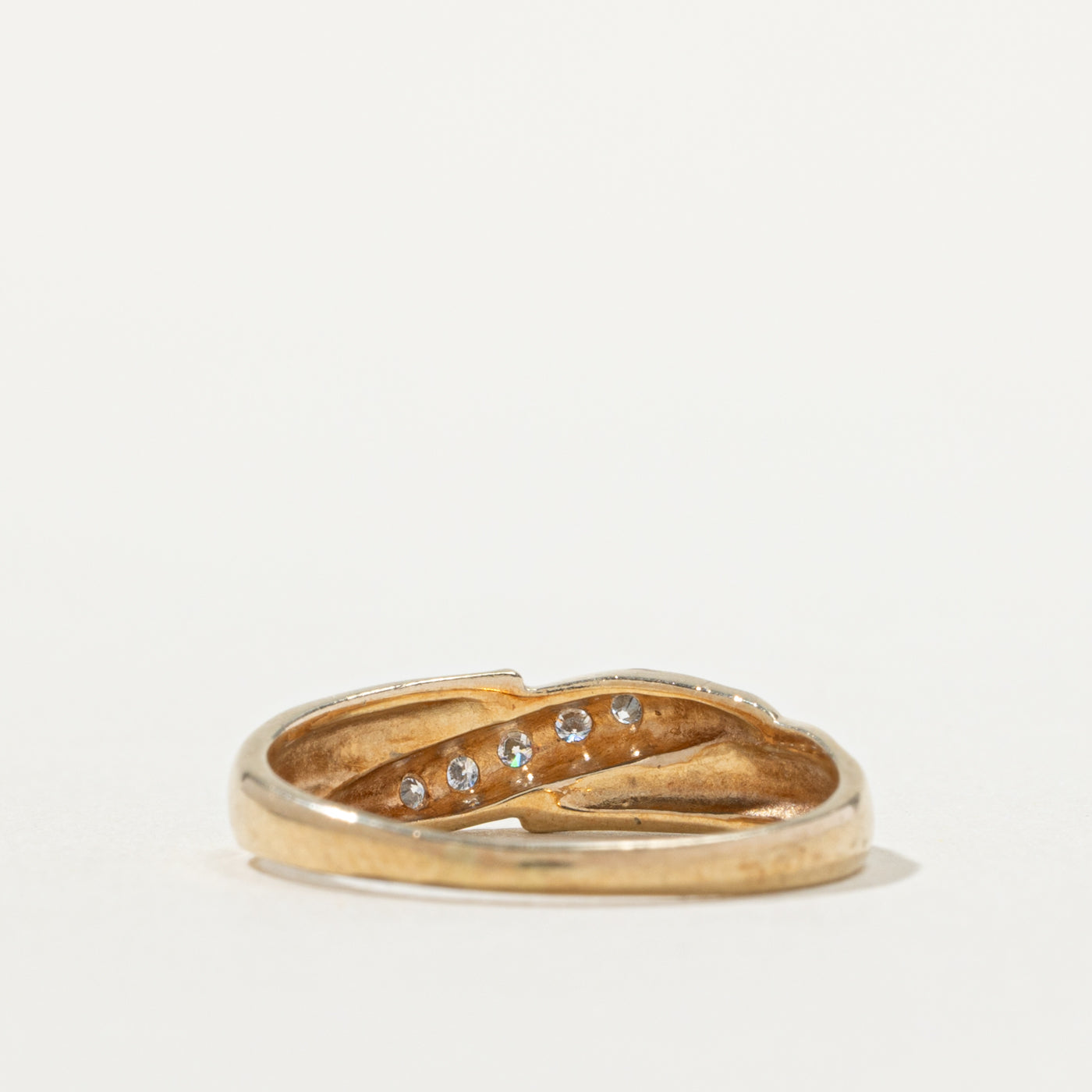 10k Diagonal Set Diamond Grooved Band | SZ 5.5