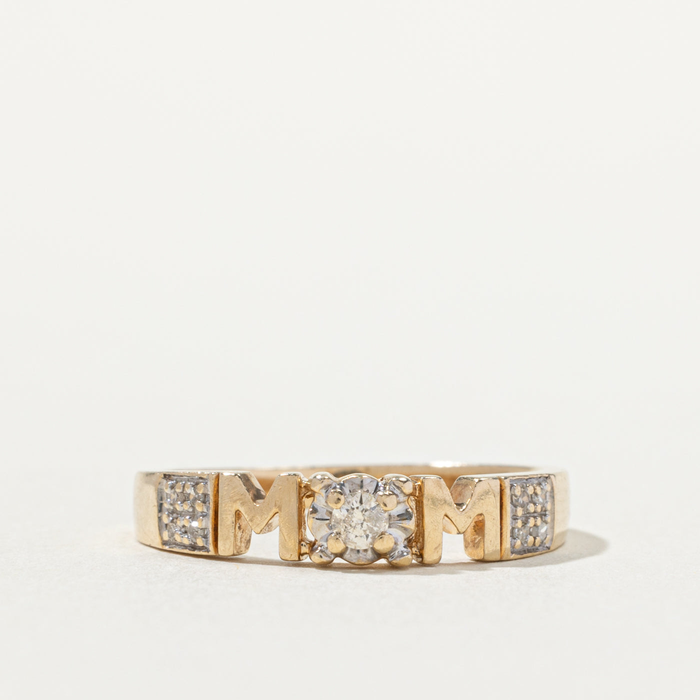 10k Illusion Set Diamond "MOM" Ring | SZ 6.25