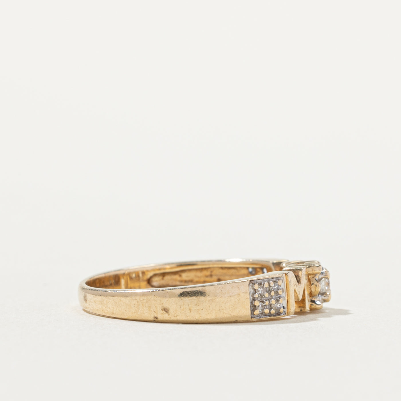 10k Illusion Set Diamond "MOM" Ring | SZ 6.25