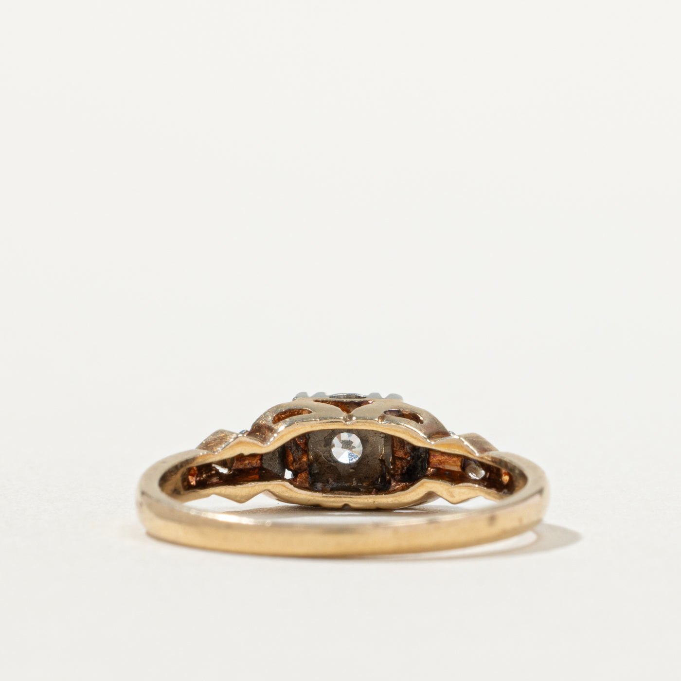 14k Illusion Set Diamond Textured Ring | SZ 5.75