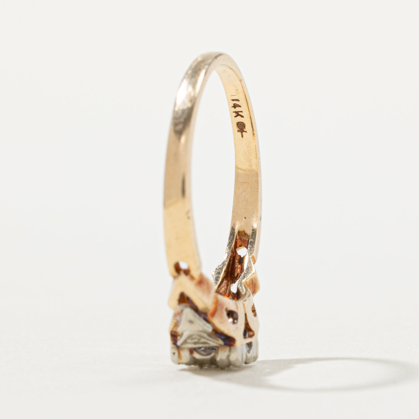 14k Illusion Set Diamond Textured Ring | SZ 5.75