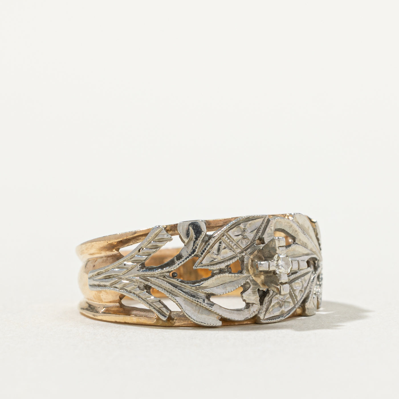 14k Hight Set Diamond Leaf Engraved Ring | SZ 7